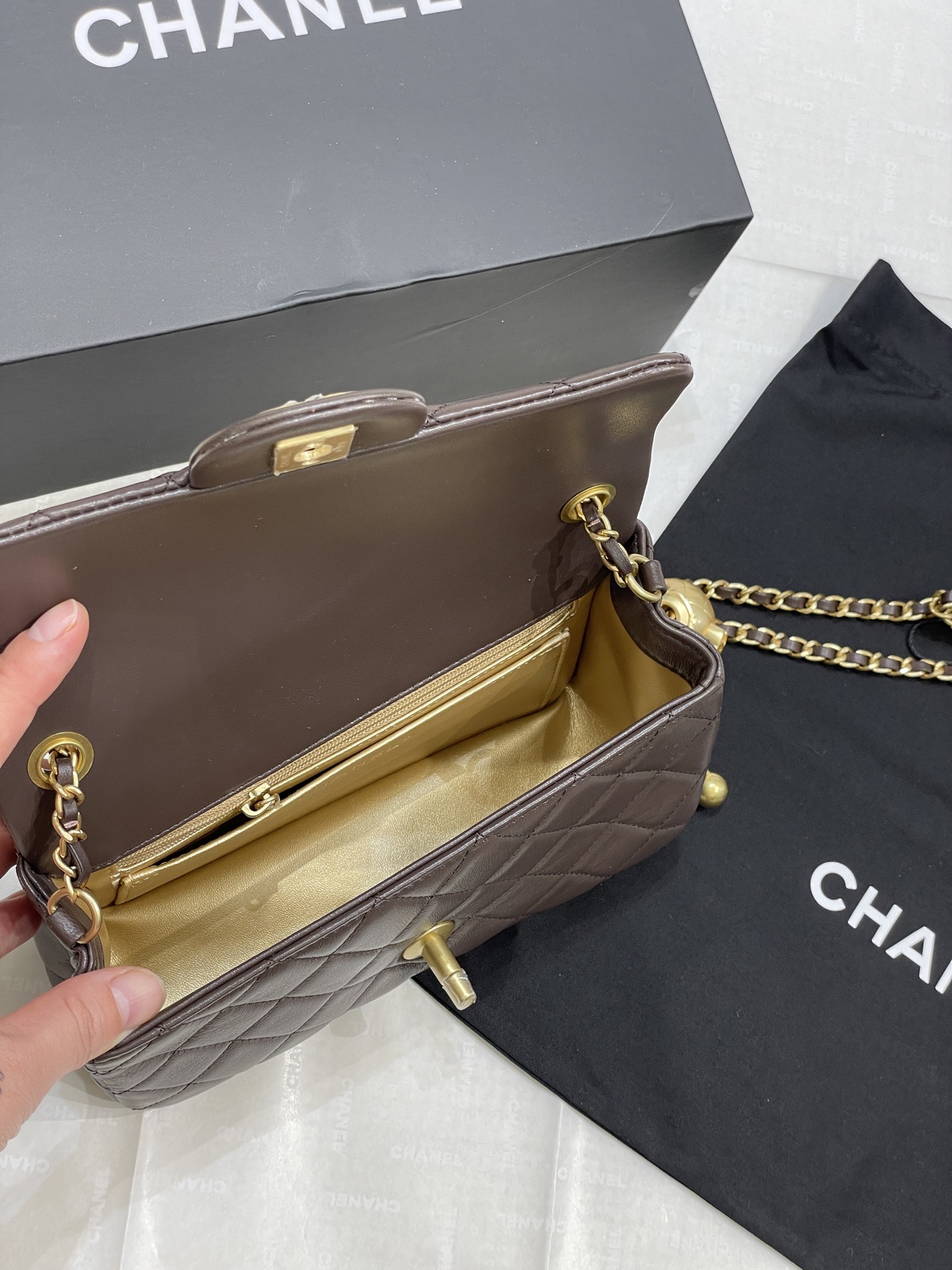 Chanel 升级版大号小金球 口盖羊皮包 这款上身背了之后真的怎么看怎么喜欢