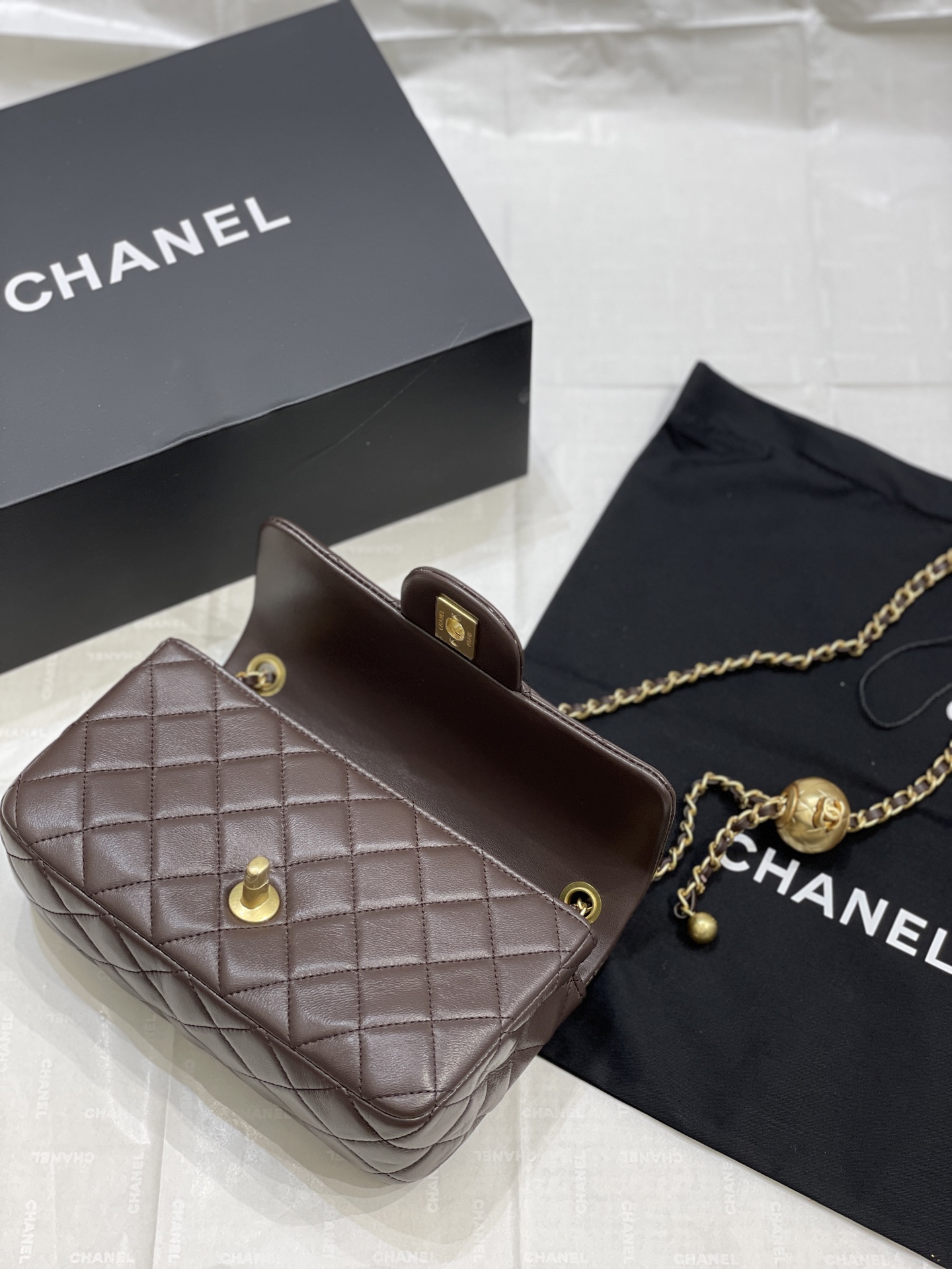 Chanel 升级版大号小金球 口盖羊皮包 这款上身背了之后真的怎么看怎么喜欢
