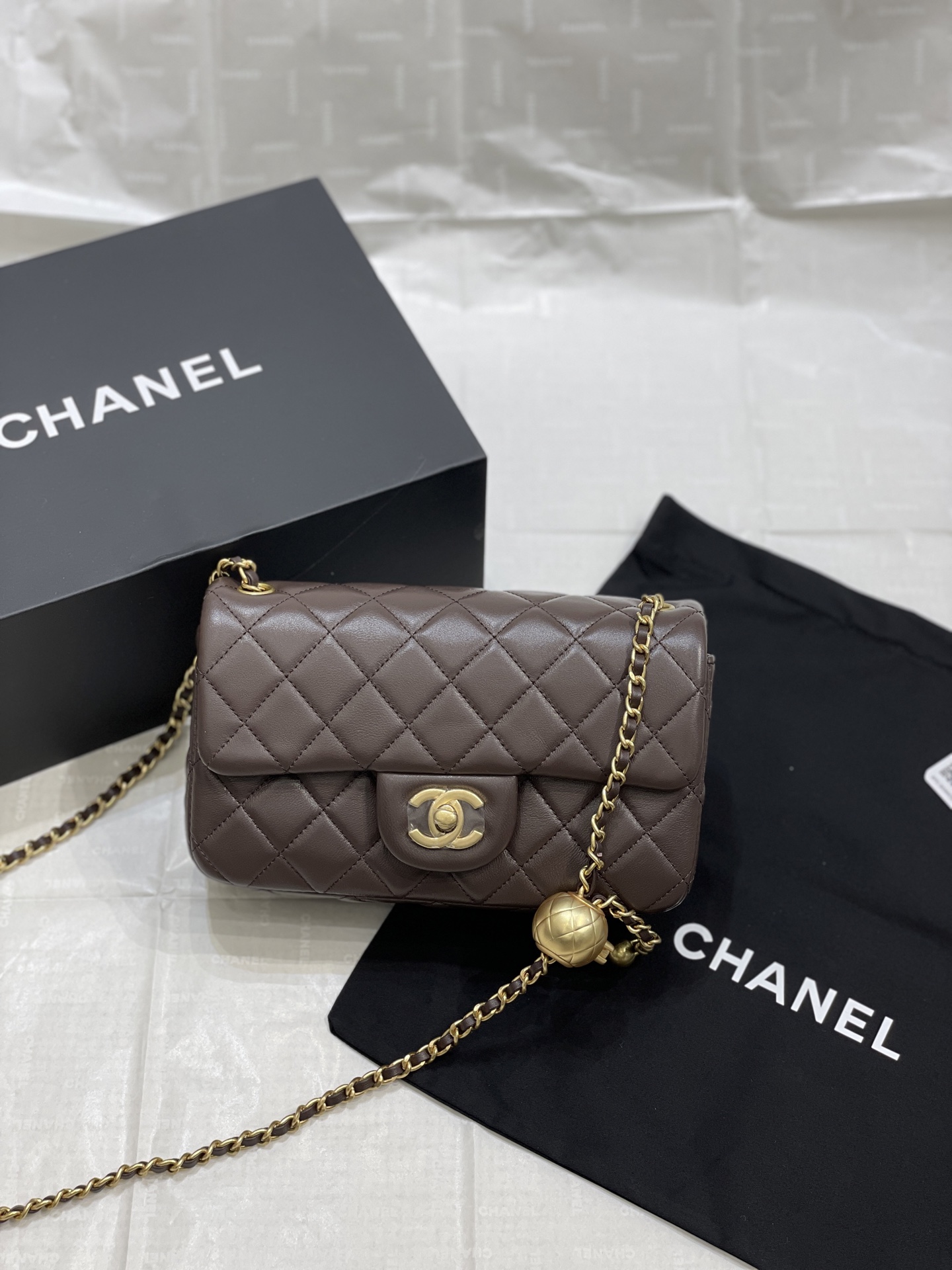 Chanel 升级版大号小金球 口盖羊皮包 这款上身背了之后真的怎么看怎么喜欢