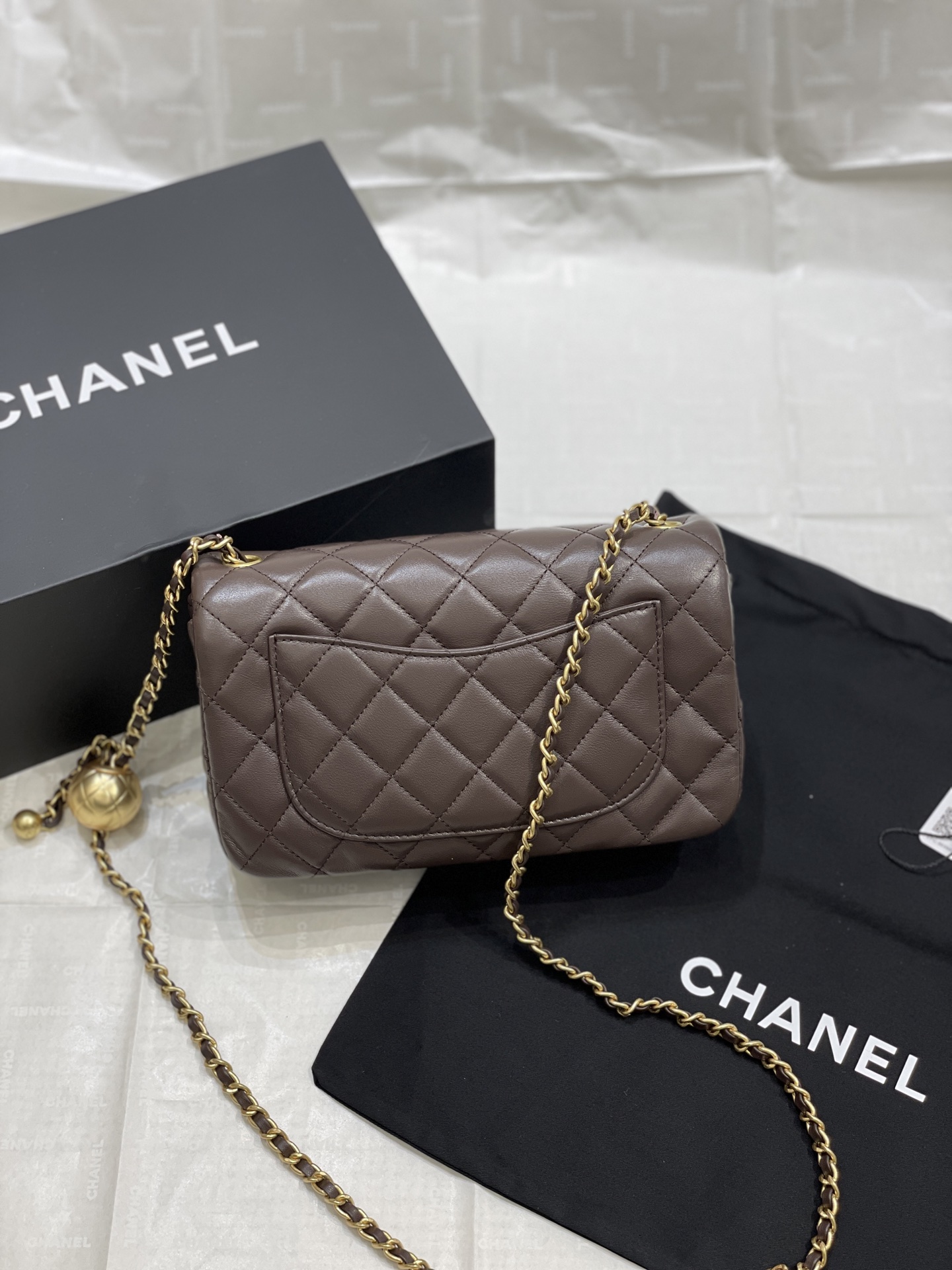 Chanel 升级版大号小金球 口盖羊皮包 这款上身背了之后真的怎么看怎么喜欢
