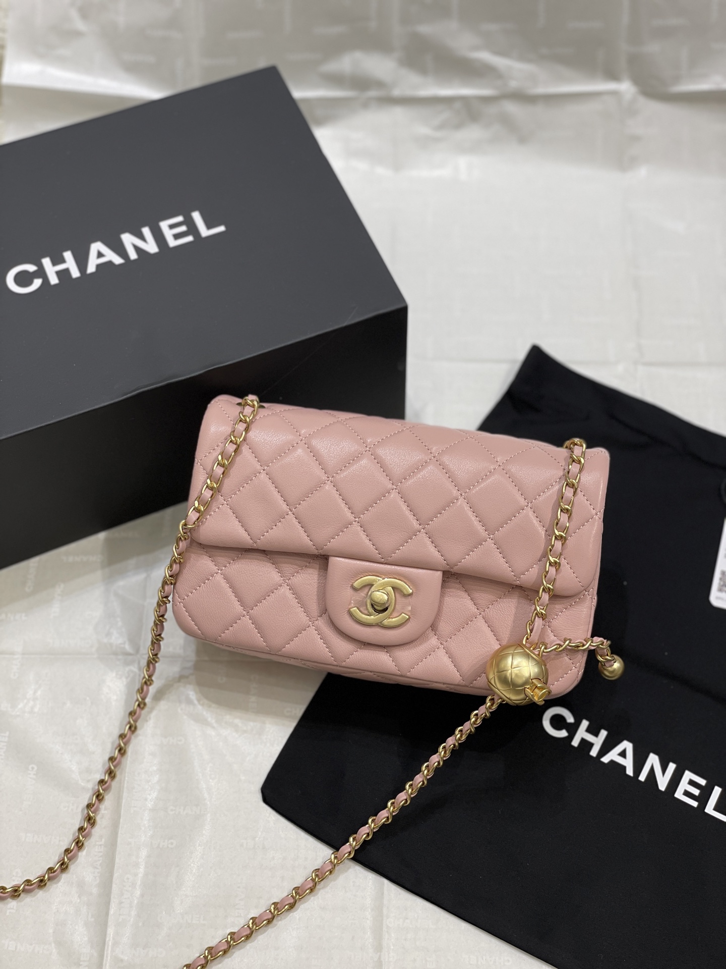 Chanel 升级版大号小金球 口盖羊皮包 这款上身背了之后真的怎么看怎么喜欢