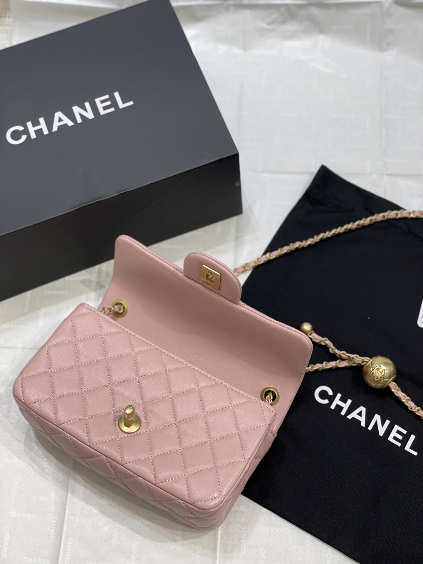 Chanel 升级版大号小金球 口盖羊皮包 这款上身背了之后真的怎么看怎么喜欢
