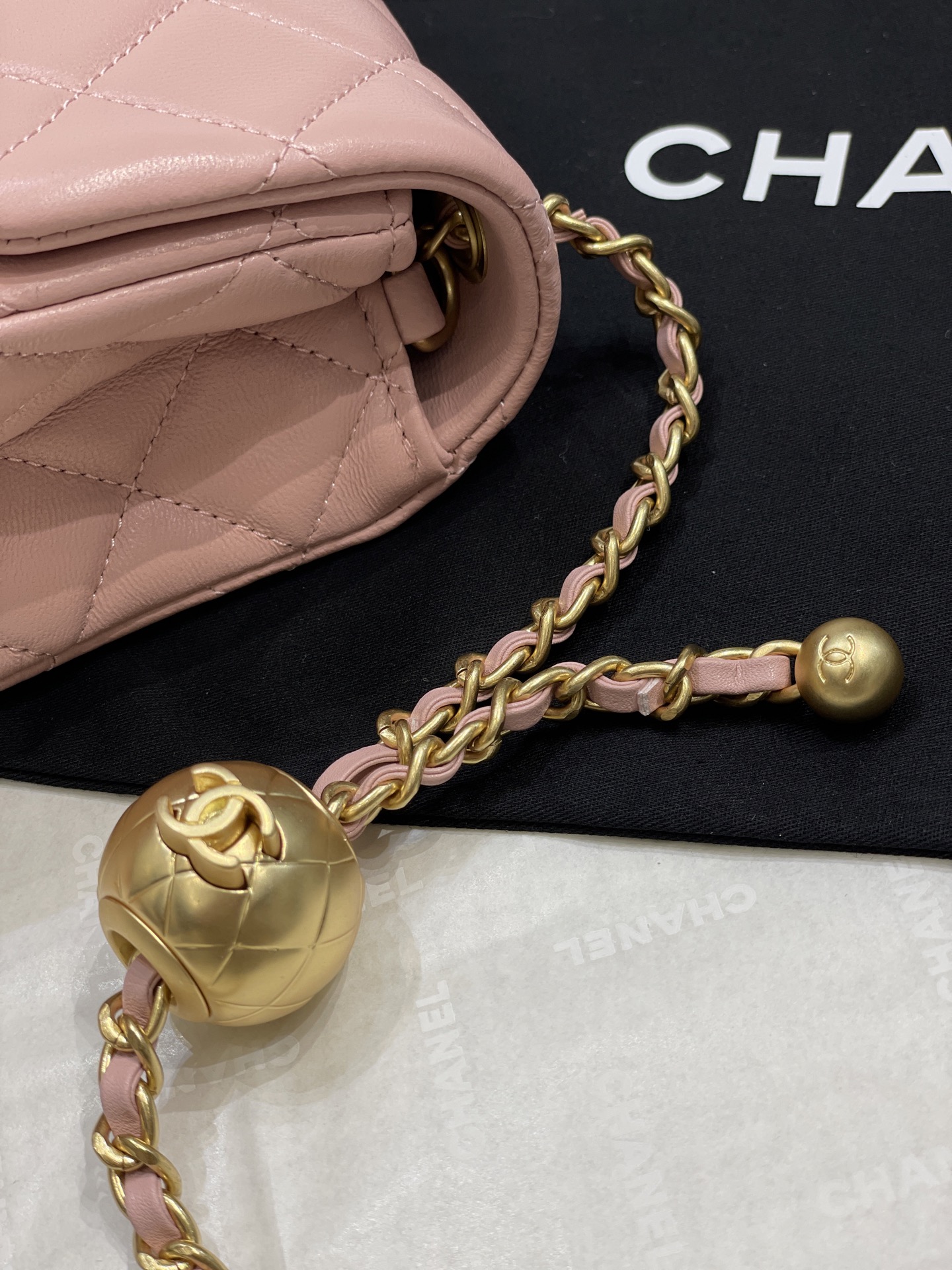 Chanel 升级版大号小金球 口盖羊皮包 这款上身背了之后真的怎么看怎么喜欢
