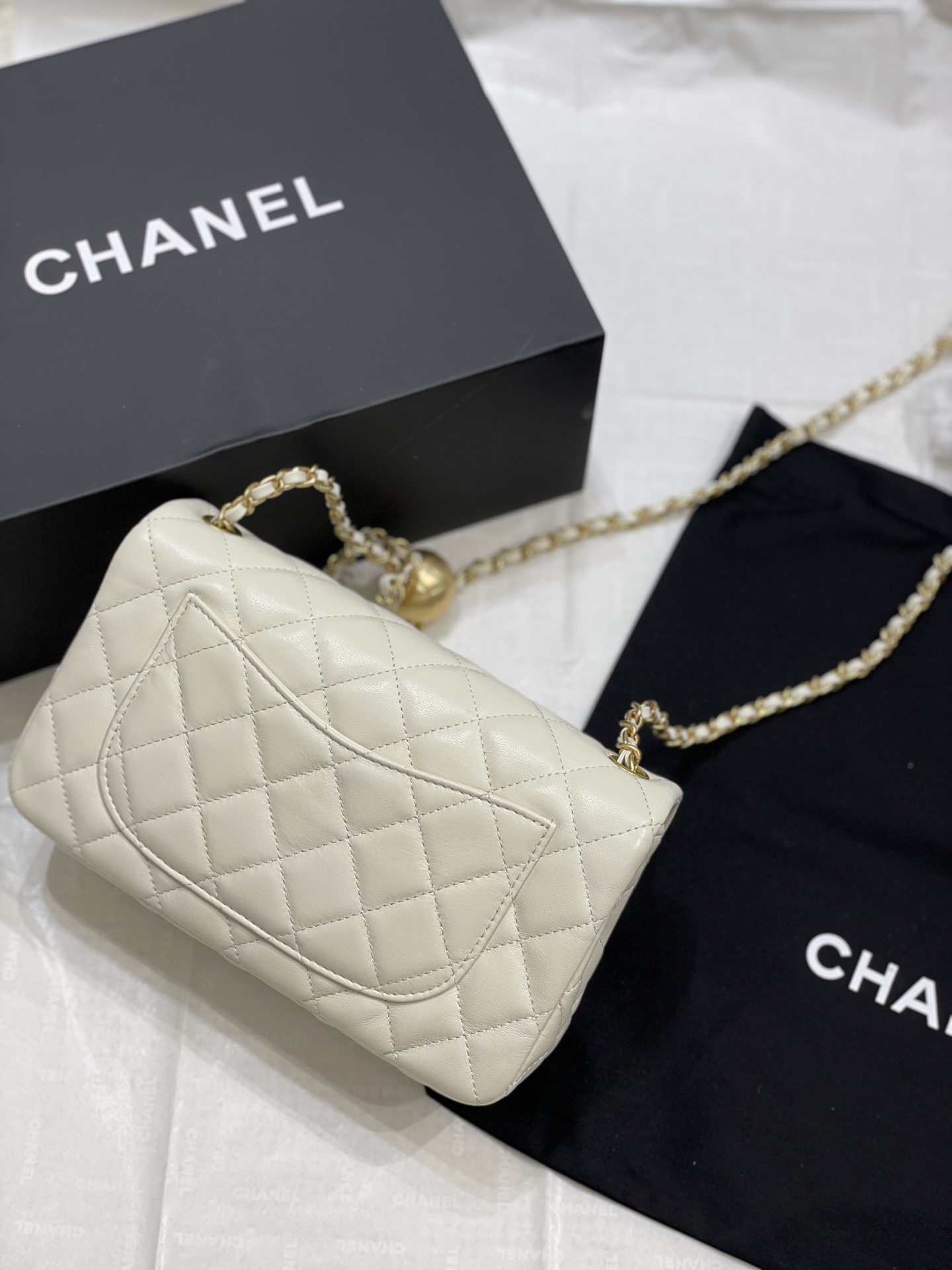 Chanel 升级版大号小金球 口盖羊皮包 这款上身背了之后真的怎么看怎么喜欢
