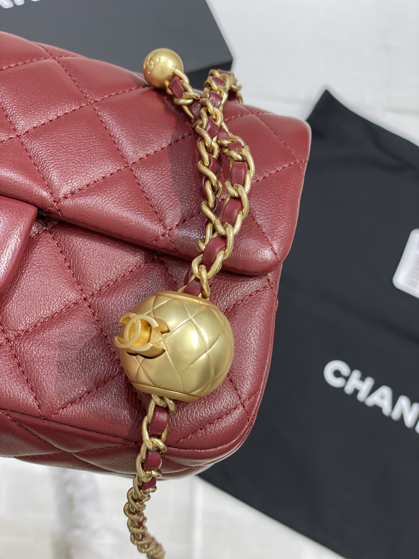 Chanel 升级版大号小金球 口盖羊皮包 这款上身背了之后真的怎么看怎么喜欢