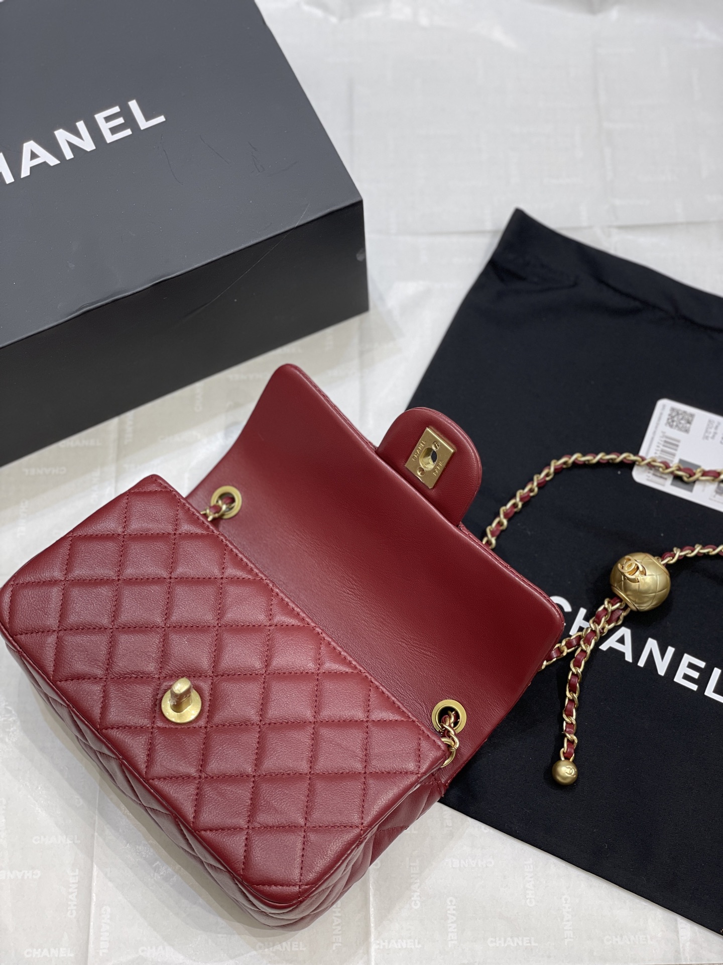 Chanel 升级版大号小金球 口盖羊皮包 这款上身背了之后真的怎么看怎么喜欢