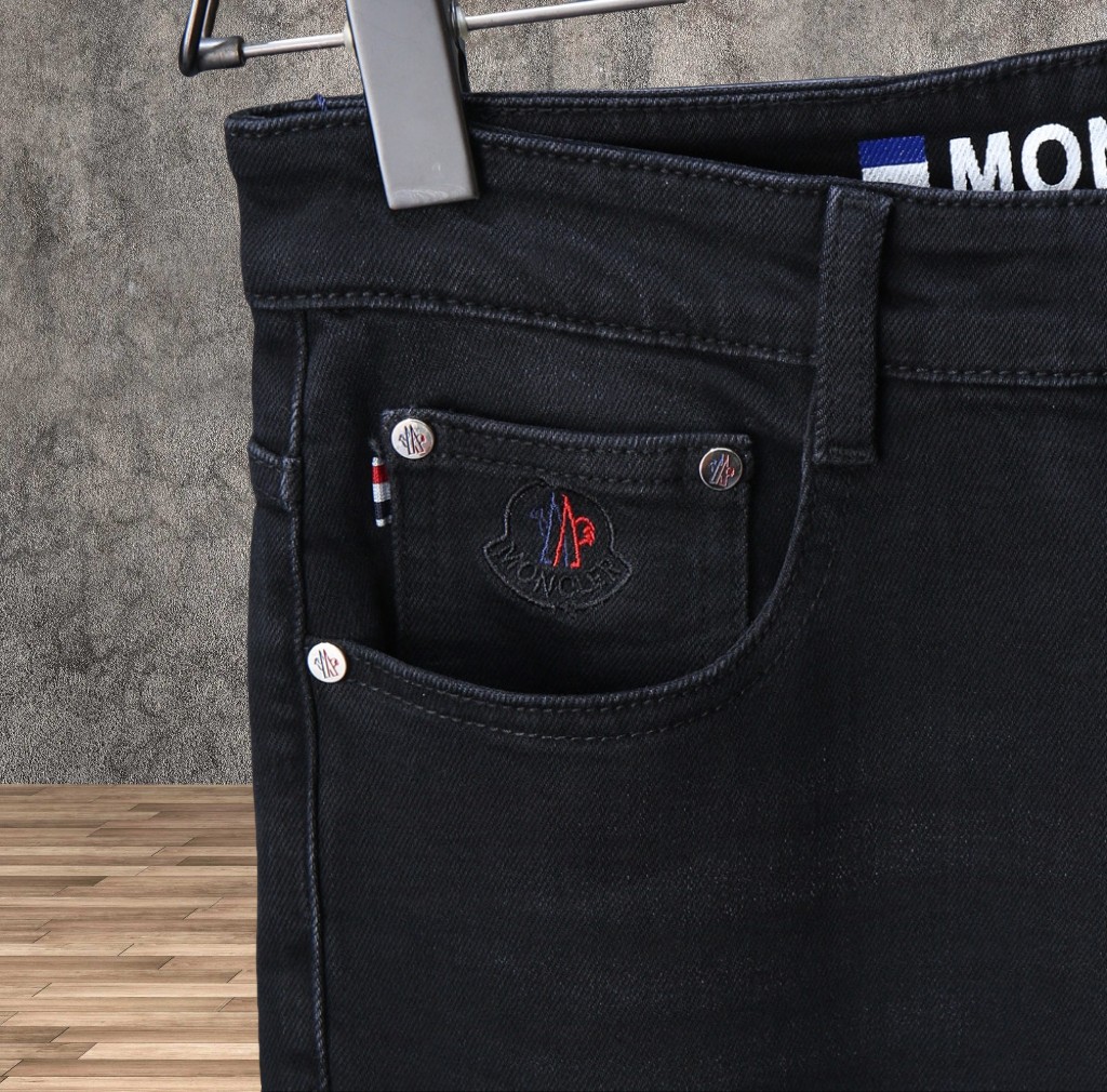MONCLER 蒙口 秋冬最新牛仔裤 高級感と快適さを両立