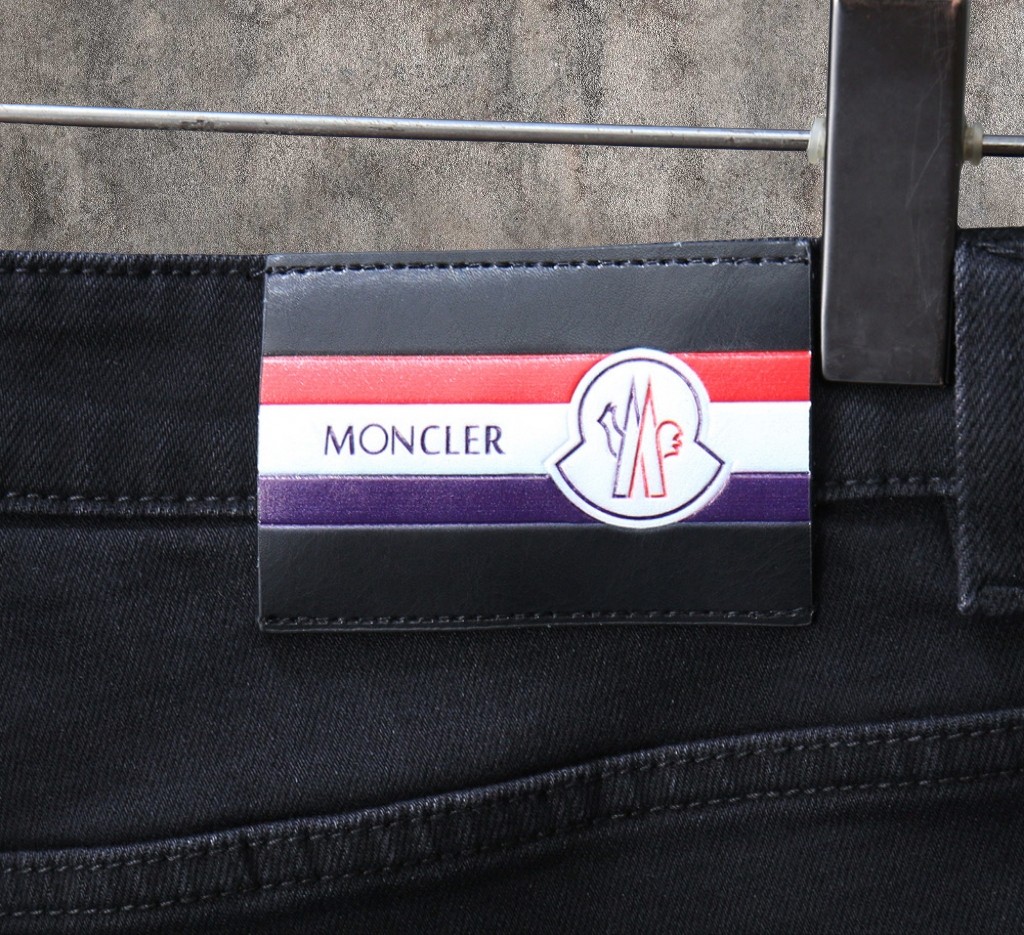 MONCLER 蒙口 秋冬最新牛仔裤 高級感と快適さを両立