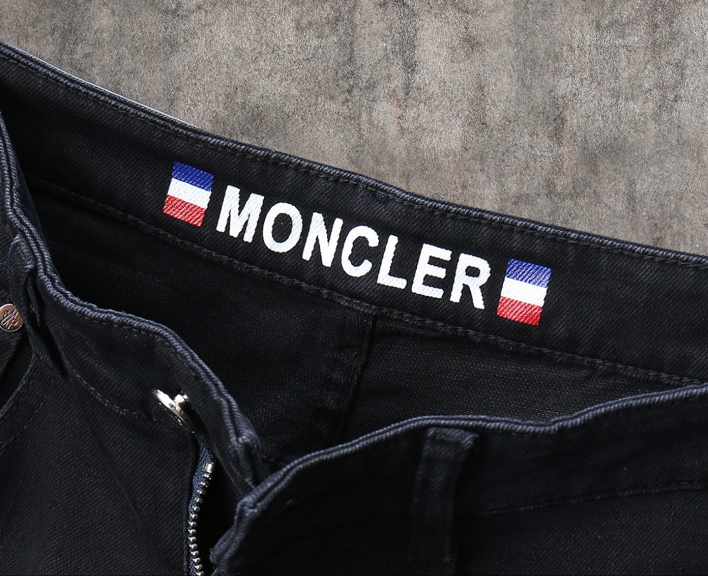 MONCLER 蒙口 秋冬最新牛仔裤 高級感と快適さを両立