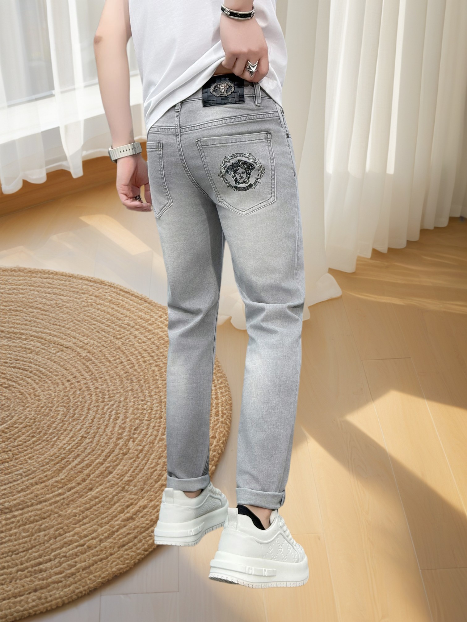 🔥VERSACE 范思哲 26年新款牛仔裤🔥专柜热销款休闲裤 品味与价值共享 身穿着非常舒适 低调不失奢