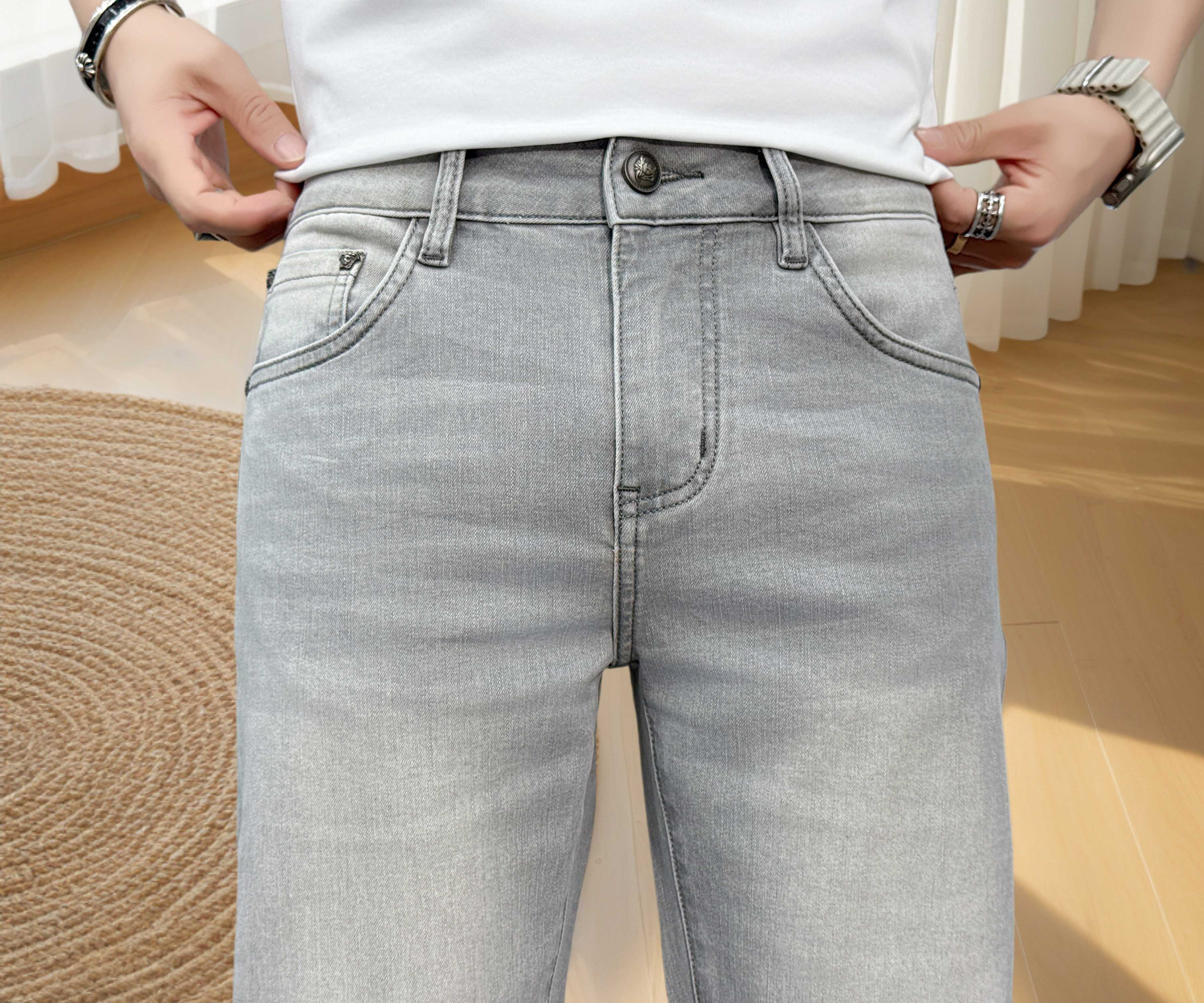 🔥VERSACE 范思哲 26年新款牛仔裤🔥专柜热销款休闲裤 品味与价值共享 身穿着非常舒适 低调不失奢