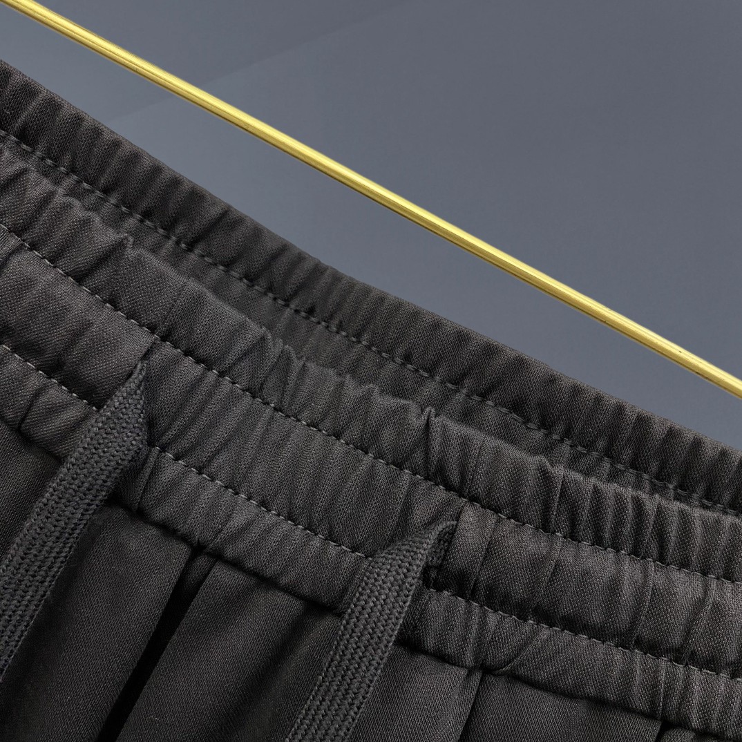 🔥DIOR 迪奥 26年新品休闲裤🔥专柜热销款 品味与价值共享 身穿着非常舒适 低调不失奢华 穿出去非常