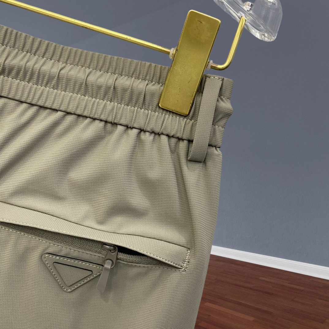 🔥PRADA 普拉达 26年新品休闲裤🔥专柜热销款 品味与价值共享 身穿着非常舒适 低调不失奢华 穿出去