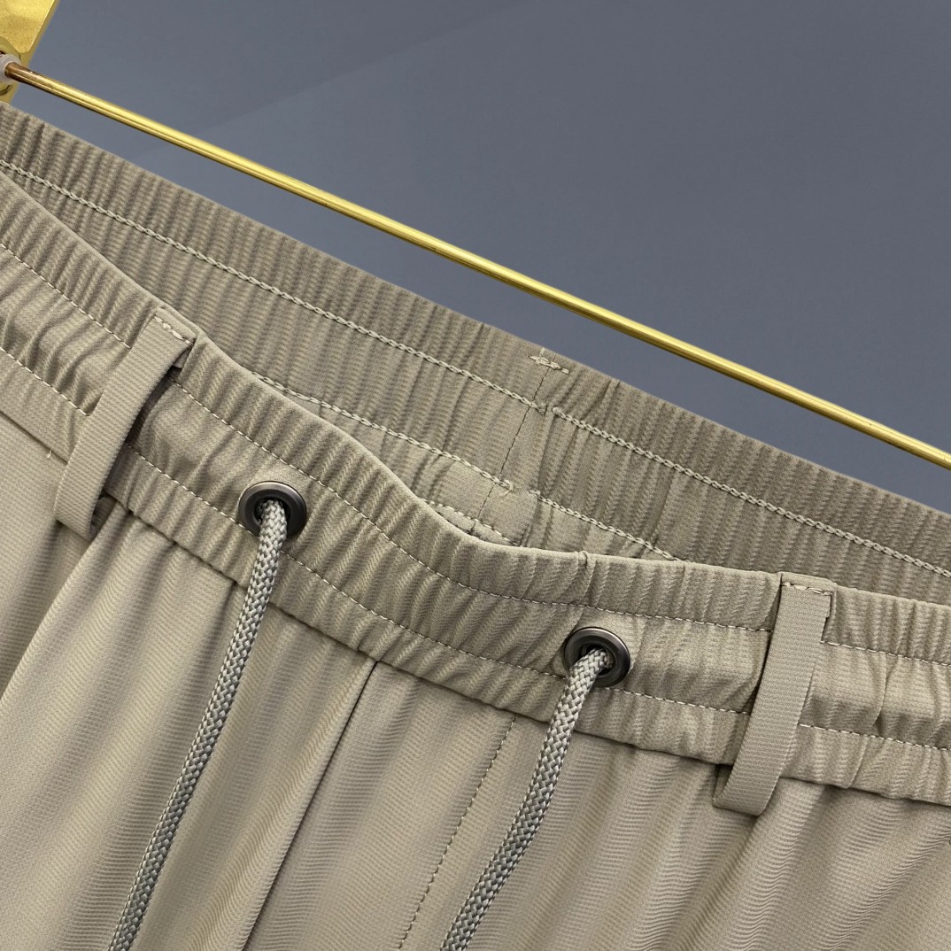 🔥PRADA 普拉达 26年新品休闲裤🔥专柜热销款 品味与价值共享 身穿着非常舒适 低调不失奢华 穿出去