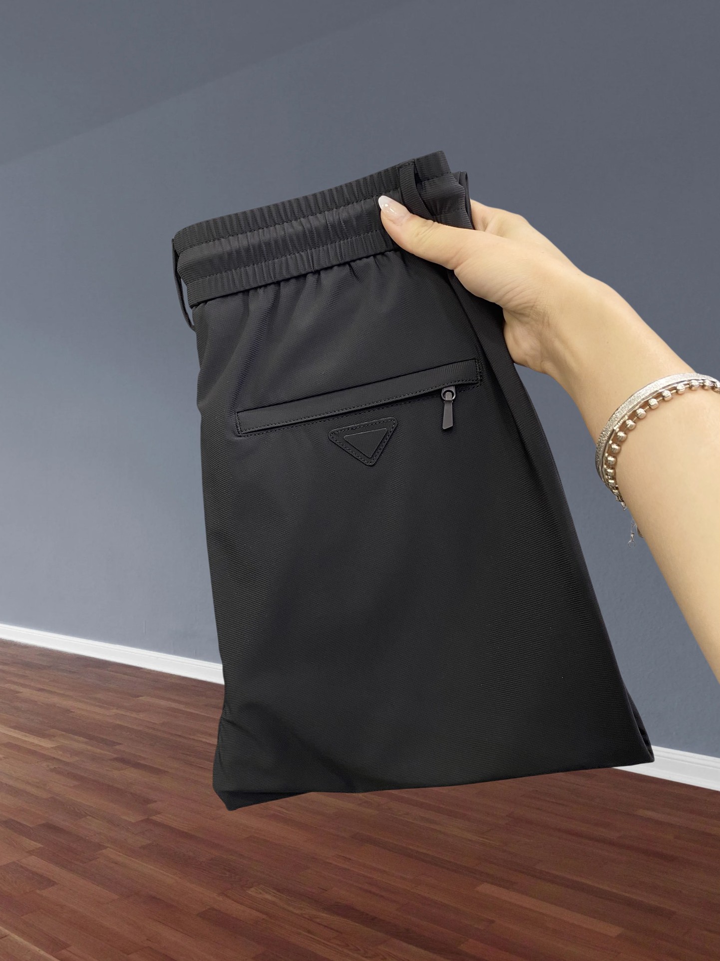 🔥PRADA 普拉达 26年新品休闲裤🔥专柜热销款 品味与价值共享 身穿着非常舒适 低调不失奢华 穿出去