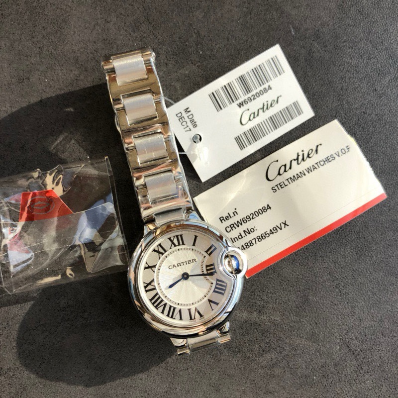 卡地亚28mm 33mm 36mm 42mm蓝气球 瑞士石英机芯 台湾工厂再次推新 不断的升级修改 更一步的百分之九十九接近正品  新添加玫瑰金颜色，女神们可以多一个选择，另可搭配鳄鱼皮表带，台湾厂出品，必定精品！