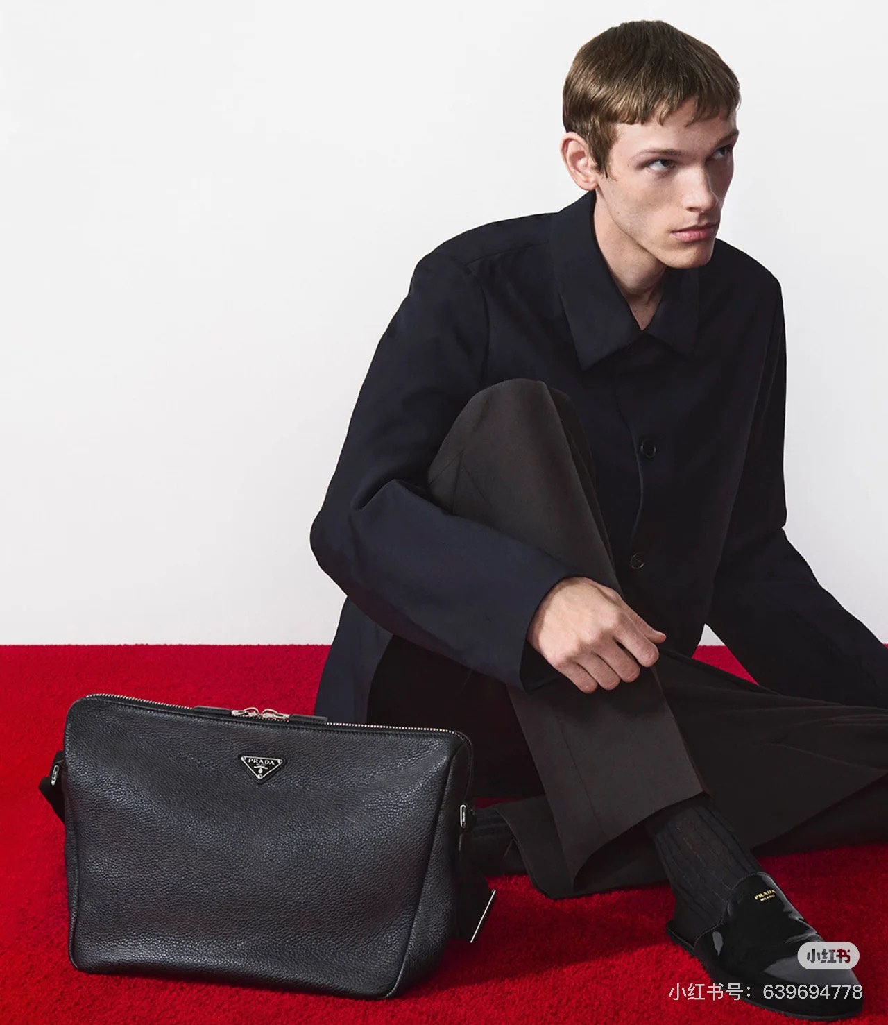 Prada Lets update this ridiculous mens shoulder bag. The model has just been launched at the counter. The batch we got is from the original facto