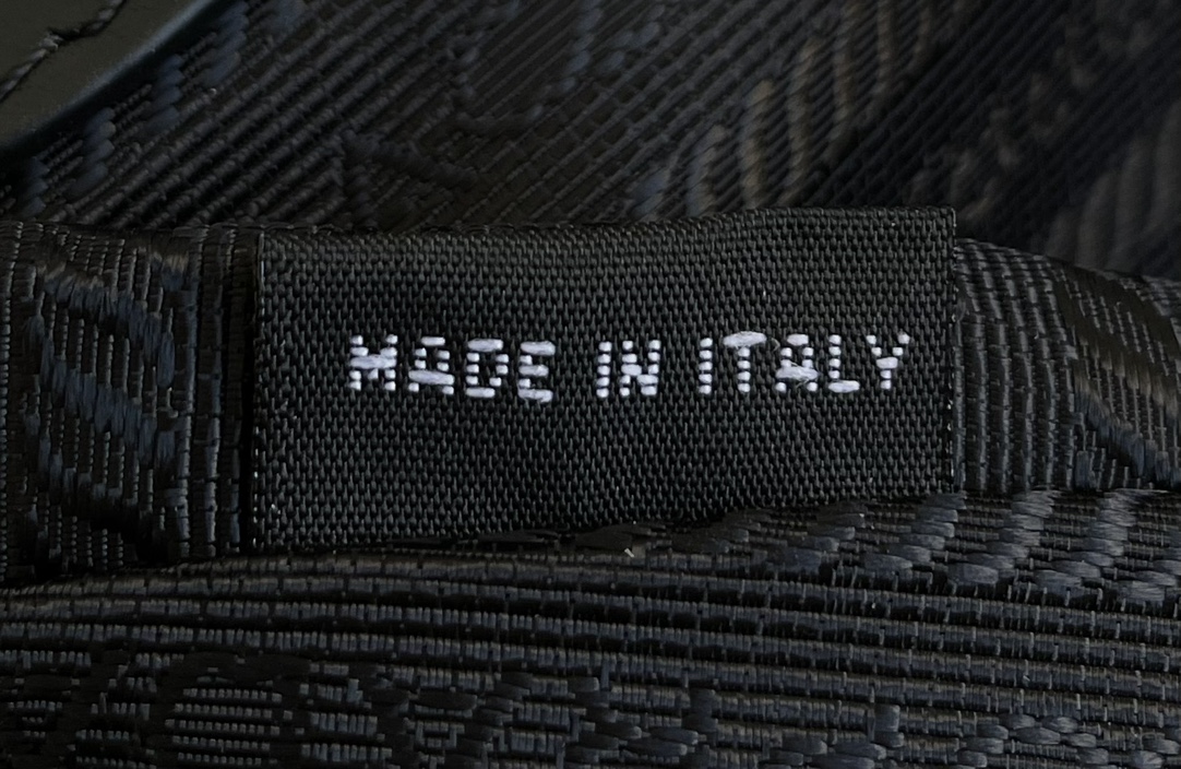 Prada Landmarks made in Italy follow the order, 7/1 code