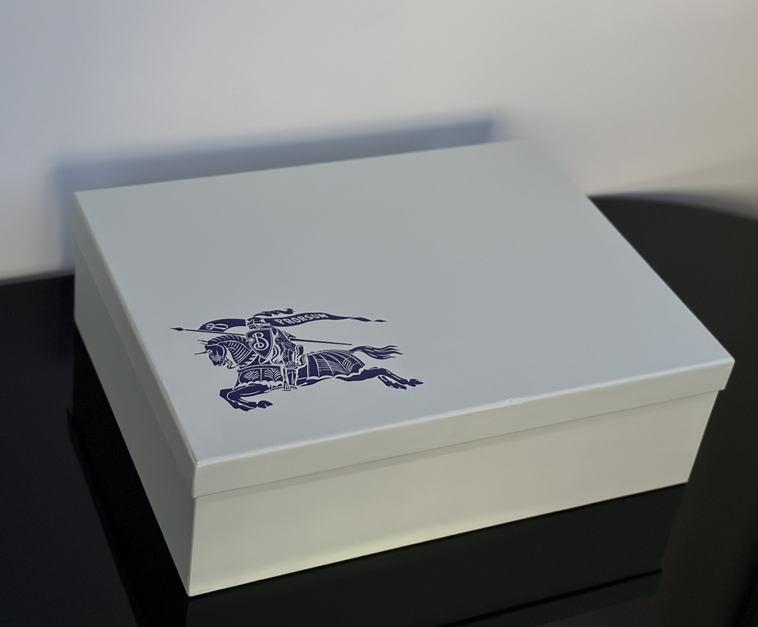 Burberry Delivered with packaging box, two sizes, medium 35cm, small 30cm