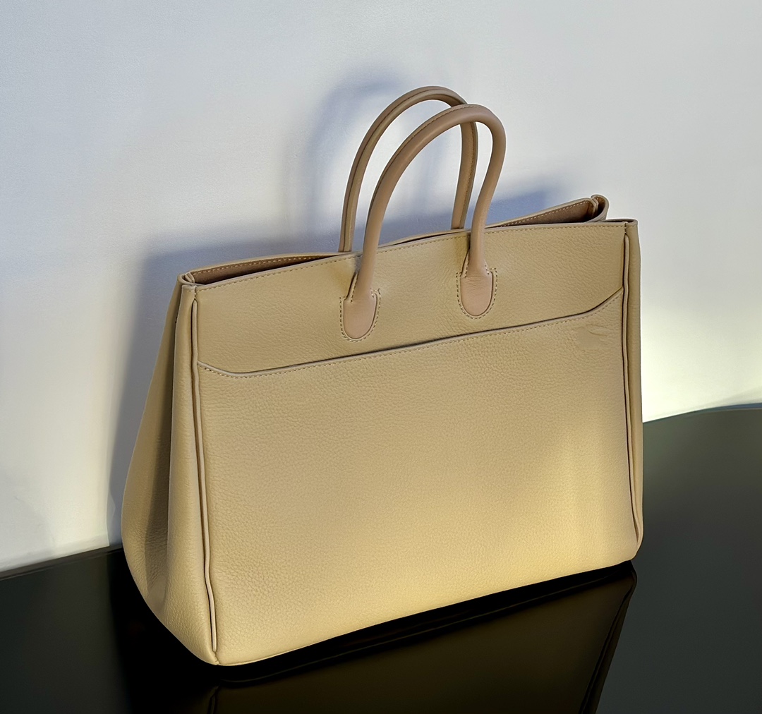 Burberry Real shot of large size, original pebbled calfskin with pink plain lappa leather on the wrist, feels very comfortable