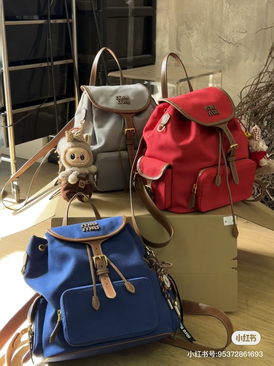 Miu Miu The most popular MiuMiu canvas schoolbag and backpack have been smashed recently, right?