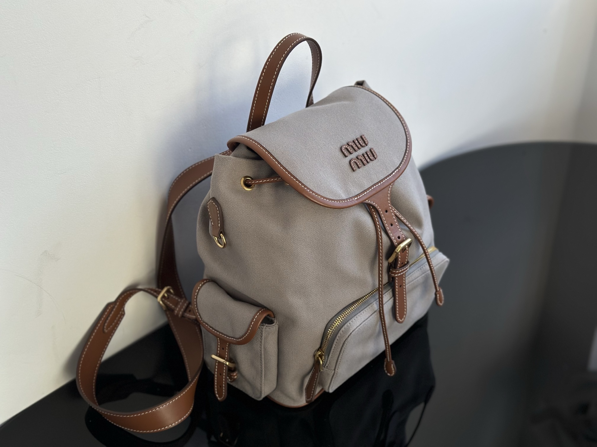 Miu Miu Miumiu backpack, light gray overall, real shot, made from Dongguan OEM channel raw materials, absolutely top-notch!