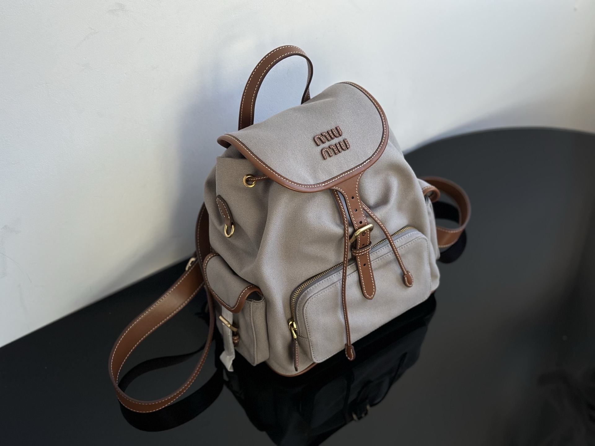 Miu Miu Miumiu backpack, light gray overall, real shot, made from Dongguan OEM channel raw materials, absolutely top-notch!