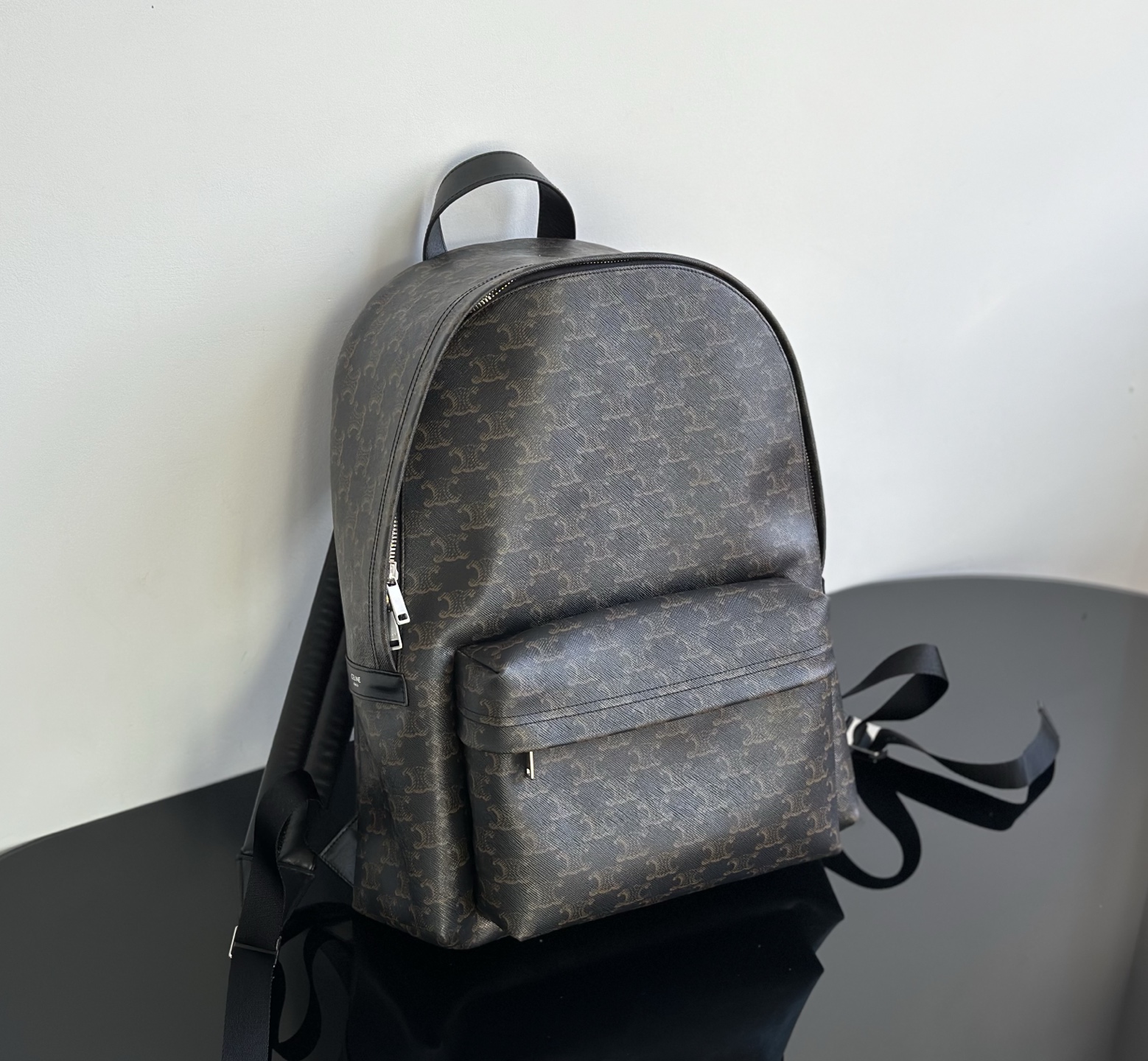 Celine's iconic printed men's backpack, the classic presbyopia pattern is the brand's iconic element, highlighting luxury style and fashionable h