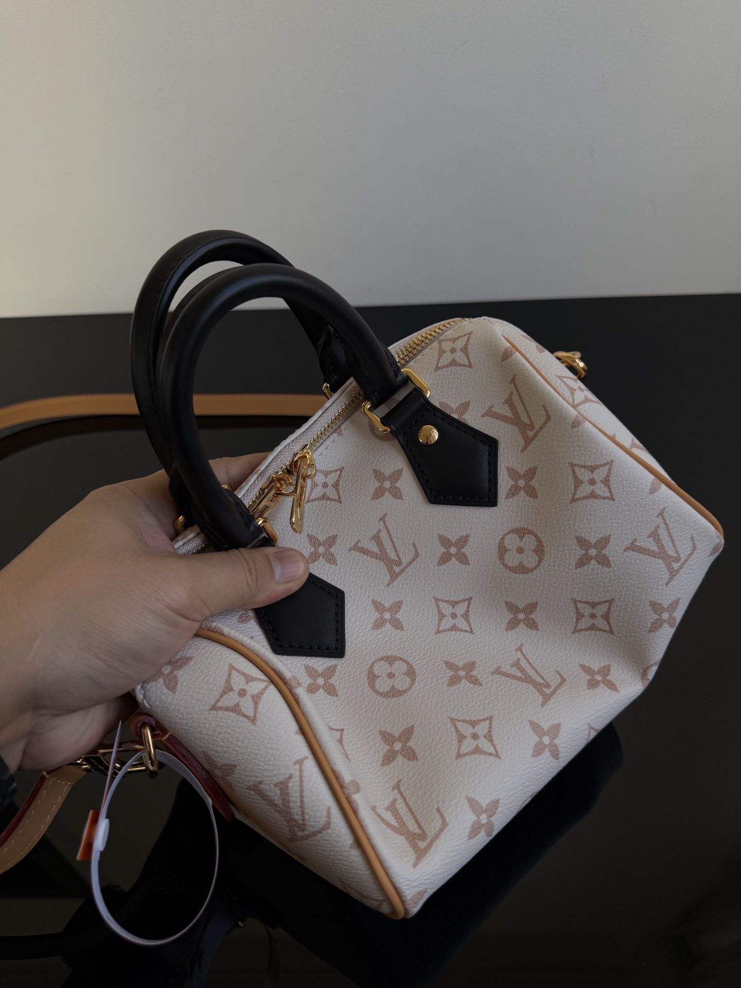 _d7l9s8iw13jusMahlbjhNeQB-lPF9RtgaOZWlCQ