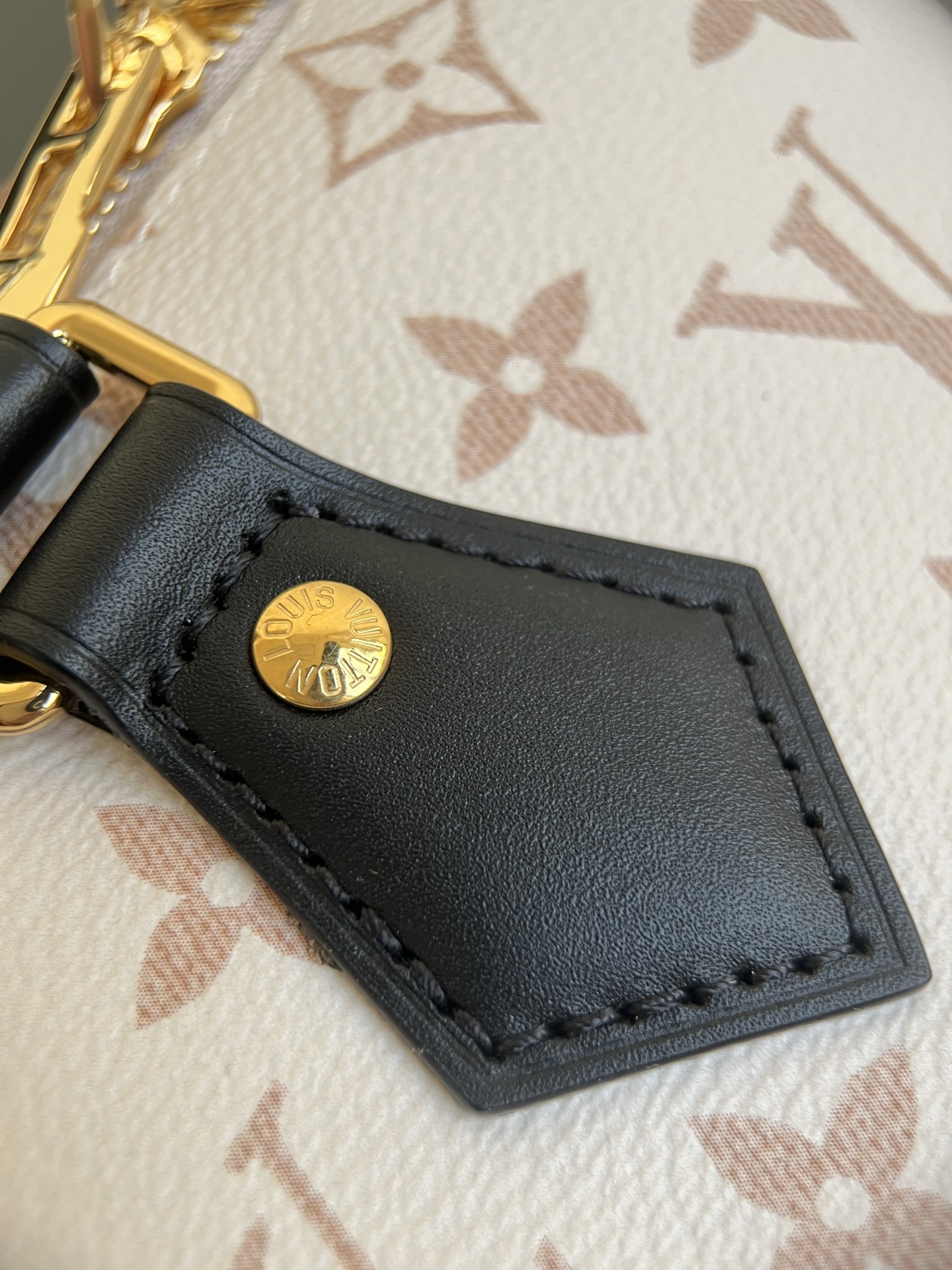 _d-n9sNITX1rrhkAMOHN1ERaiHGJn9Lz03vpmwgQ