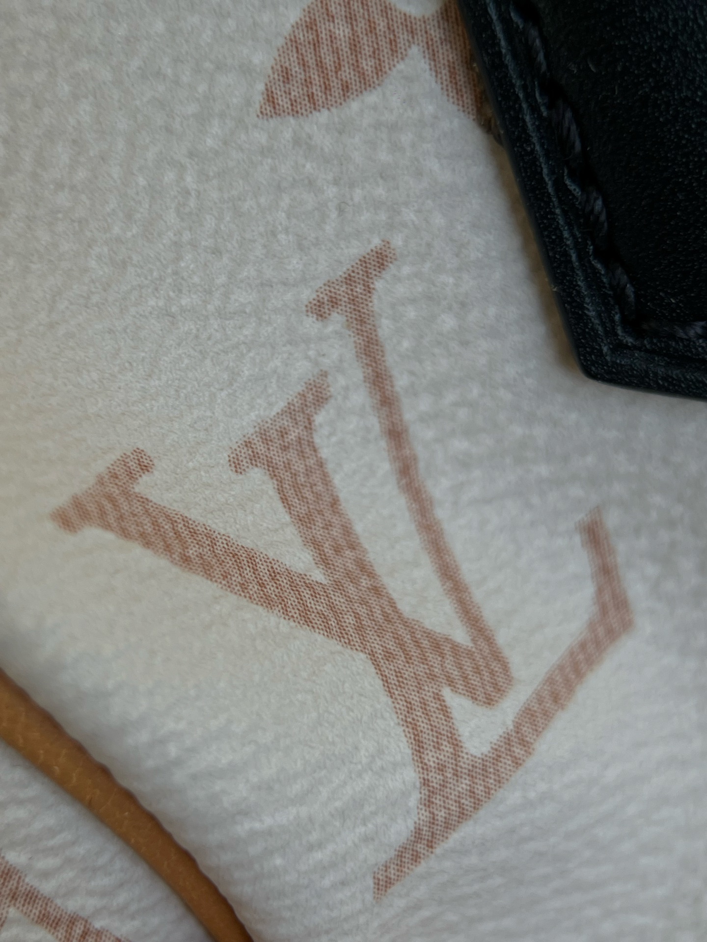 _d8V9sJLYlf8RzpSocOiIuAVUivtcyhOvXFmHtdQ