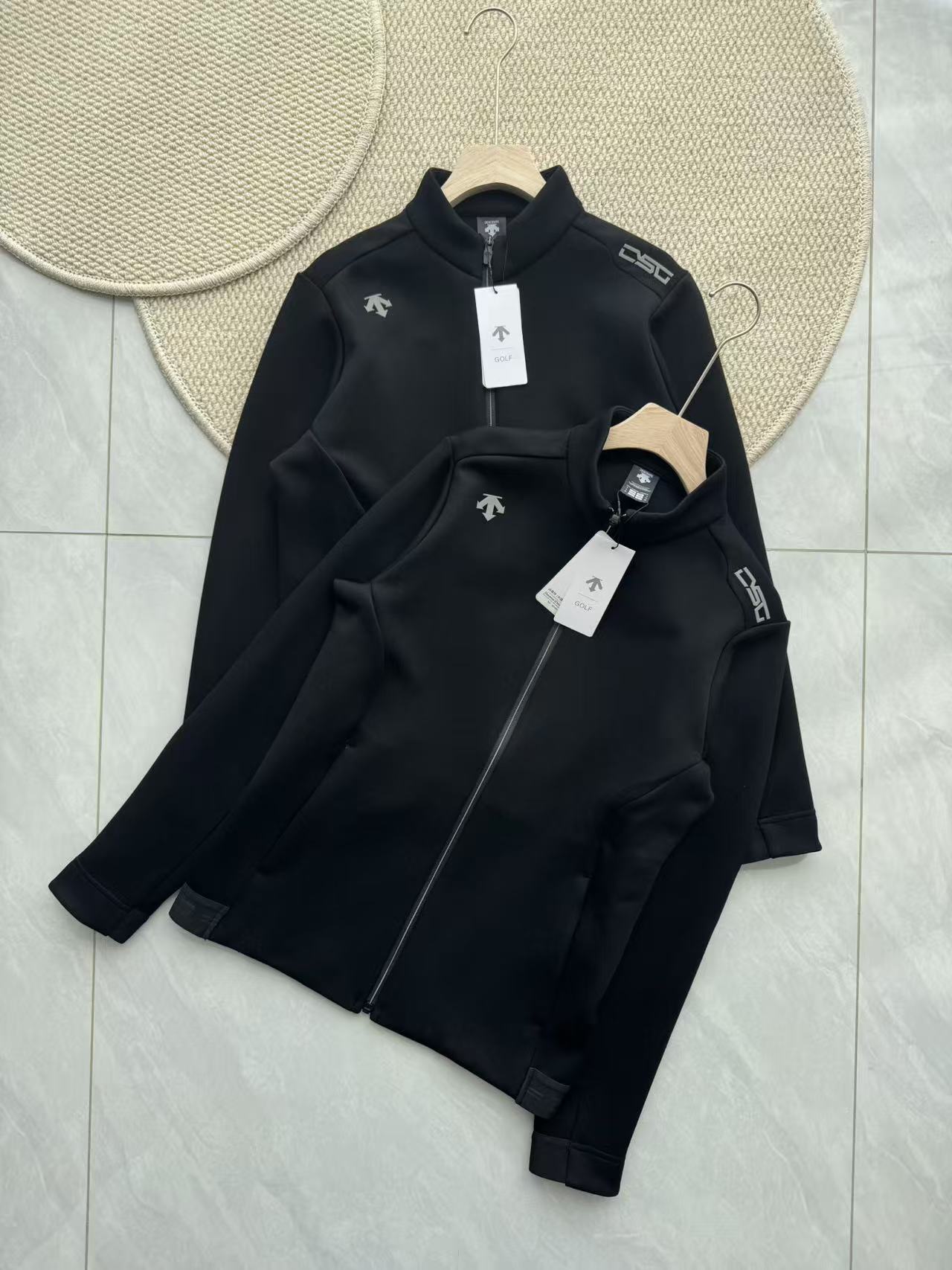 Descente Golf Men's Comfortable Stretch Jacket - Soft, Quick-Dry Fabric