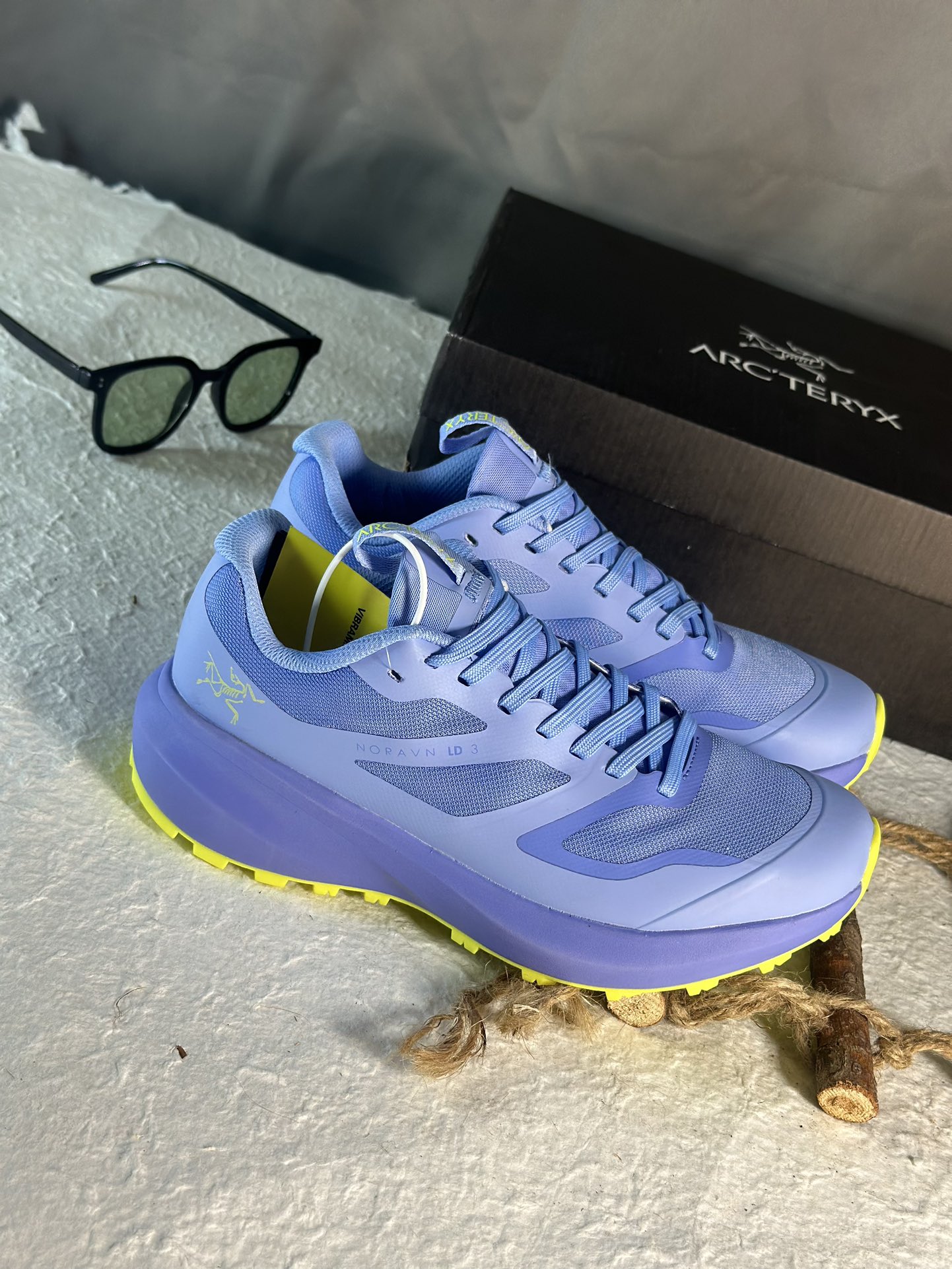 NO:272122,Archaeoptera bird LD3 Universe Blue Different from the market version The only correct version 1. The upper is made of GRO-TEXT waterproof material, waterproof IPX6 2. Heel Zhejiang Lark embroidery, NORAVN LD3 letters Italian imported machine laser 3. Imported foam high-density insole, EVA cushioned midsole 4. Vibram wear-resistant serrated TPU outsole Size 36 37 38 39 40 40.5 41 42 42.5 43 44 45,arc'teryx19860909始祖鸟 LD3 宇宙蓝  区别市面版本 唯一正确版本 1. 鞋面采用GRO-TEXT防水材质,防水级别IPX6 2.侧后跟浙江百灵鸟刺绣,NORAVN LD3 字母 意大利进口机器激光 3.进口发泡高密度鞋垫,EVA缓震中底 4.Vibram耐磨锯齿TPU大底 尺码36 37 38 39 40 40.5 41 42 42.5 43 44 45,arc'teryx,Men's shoes