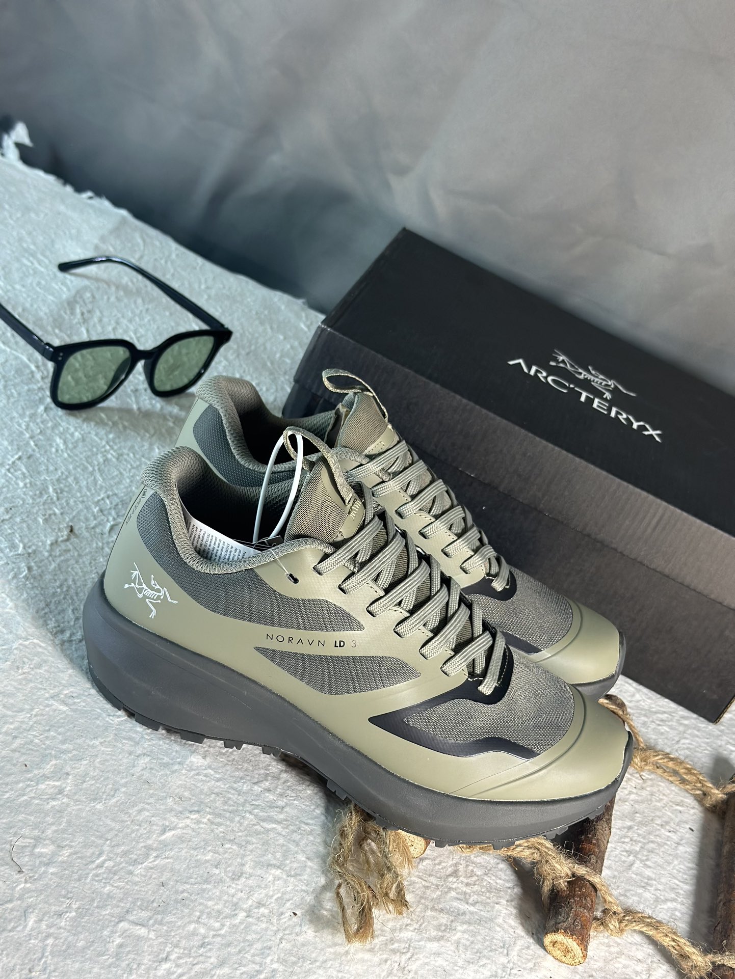 NO:272118,Archaeoptera bird LD3 khaki Difference on the market version The only correct version 1. The upper is made of GRO-TEXT waterproof material, waterproof IPX6 2. Heel Zhejiang Lark embroidery, NORAVN LD3 letters Italian imported machine laser 3. Imported foam high-density insole, EVA cushioned midsole 4. Vibram wear-resistant serrated TPU outsole Size 36 36.5 37 38 38.5 39 40 40.5 41 42 42.5 43 44 45,arc'teryx19860909始祖鸟 LD3卡其  区别市面版本 唯一正确版本 1. 鞋面采用GRO-TEXT防水材质,防水级别IPX6 2.侧后跟浙江百灵鸟刺绣,NORAVN LD3 字母 意大利进口机器激光 3.进口发泡高密度鞋垫,EVA缓震中底 4.Vibram耐磨锯齿TPU大底 尺码36 36.5 37 38 38.5 39 40 40.5 41 42 42.5 43 44 45,arc'teryx,Men's shoes