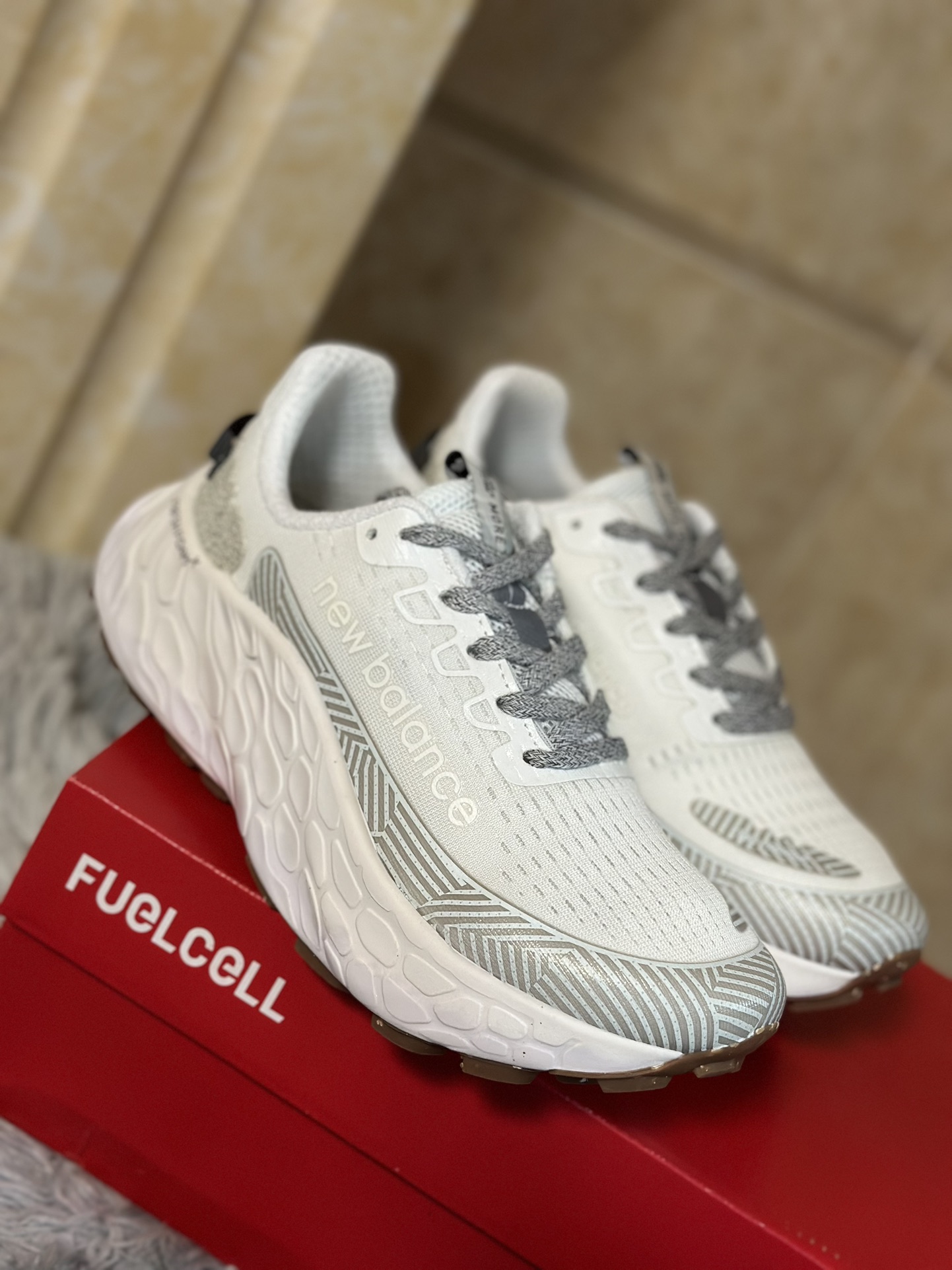 NO:271588,New Balance More Trail V3 White Gray provides excellent cushioning with Fresh Foam X midsole, paired with Vibram MegaGrip outsole to achieve excellent grip, combined with lightweight breathable mesh and reinforcement design, perfectly adapt to complex off-road terrain and help conquer every journey. Size 36-45 (including half size),19860909New Balance More Trail V3 白灰 以Fresh Foam X中底提供卓越缓震,搭配Vibram MegaGrip外底实现出色抓地力,结合轻量透气网布与加固设计,完美适应复杂越野地形,助力征服每一段旅程. 尺码36-45（含半码）,,Men's shoes