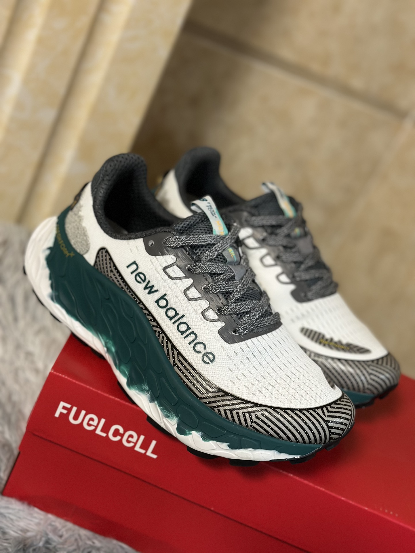 NO:271592,New Balance More Trail V3 Blue and White Fresh Foam X midsole provides excellent cushioning, paired with Vibram MegaGrip outsole to achieve excellent grip, combined with lightweight breathable mesh and reinforcement design, perfectly adapt to complex off-road terrain and help conquer every journey. Size 36-45 (including half size),19860909New Balance More Trail V3 蓝白 以Fresh Foam X中底提供卓越缓震,搭配Vibram MegaGrip外底实现出色抓地力,结合轻量透气网布与加固设计,完美适应复杂越野地形,助力征服每一段旅程. 尺码36-45（含半码）,,Men's shoes