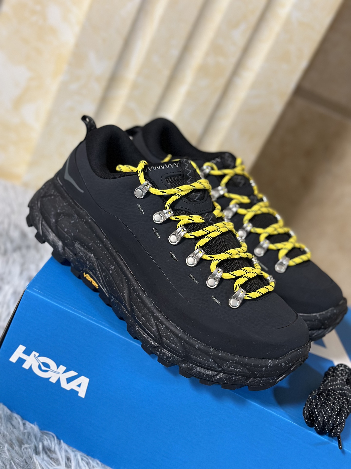 NO:270588,HOKA ONE ONE Tor Summit is a mixed midsole technology with EVA and RMAT, which brings excellent cushioning and stability. It is paired with a Vibram MegaGrip outsole to provide strong grip and wear resistance for various outdoor terrains. Size 40-45 (including half size),19860909HOKA ONE ONE Tor Summit 全黑 采用EVA与RMAT混合中底技术,带来卓越缓震与稳定性,搭配Vibram MegaGrip外底,为各种户外地形提供强大抓地力与耐磨性.  尺码40-45（含半码）,,Men's shoes