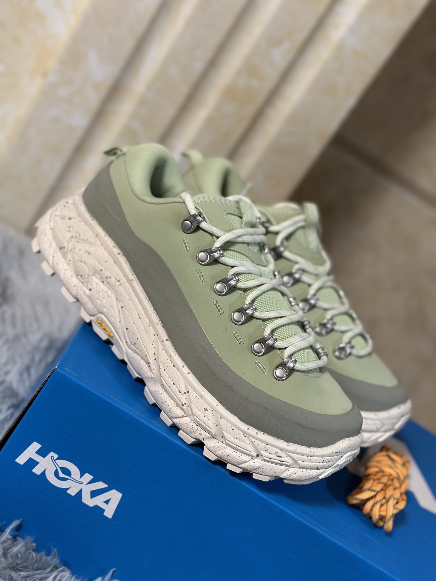 NO:270591,HOKA ONE ONE Tor Summit Light Green uses EVA and RMAT mixed midsole technology to bring excellent cushioning and stability. It is paired with a Vibram MegaGrip outsole to provide strong grip and wear resistance for various outdoor terrains. Size 40-45 (including half size),19860909HOKA ONE ONE Tor Summit 浅绿 采用EVA与RMAT混合中底技术,带来卓越缓震与稳定性,搭配Vibram MegaGrip外底,为各种户外地形提供强大抓地力与耐磨性.  尺码40-45（含半码）,,Men's shoes