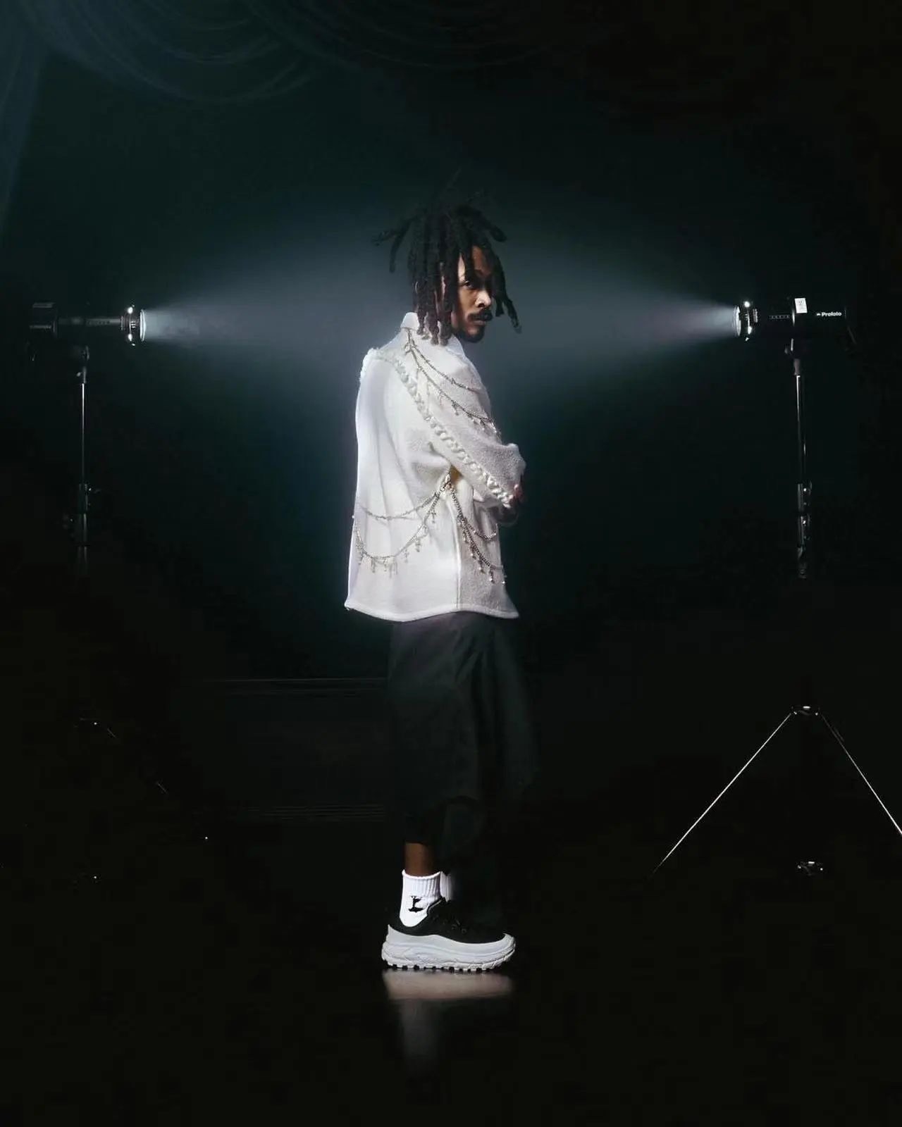 NO:270597,This pair of HOKA new product is jointly created!  Black and white color combination Hidden Characters,19860909这双 HOKA 新品联名！ 黑白配色 Hidden Characters,,Men's shoes