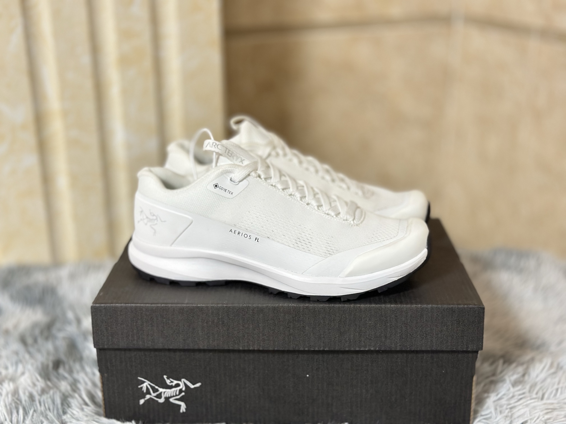 NO:345736,Summer hot model FL large net breathable Size 39-45 Arc’teryx Aerios AURA low-top shoes combine cutting-edge technology and ultimate craftsmanship, designed for harsh outdoor environments. The shoe adopts a round toe structure, providing excellent toe stretching space and improving the comfort of long-term wear. Its high-density sole combines shock absorption technology to ensure stability and comfort in rough terrain. The anti-slip and wear-resistant performance gives strong grip, and can easily cope with complex terrain, perfectly interprets the balance between professional and comfortable.,arc’teryx19860909夏季爆款 FL大网透气 尺码39-45 Arc’teryx始祖鸟Aerios AURA低帮鞋融合前沿技术与极致工艺,专为严苛户外环境设计.鞋款采用圆头结构,提供卓越的脚趾舒展空间,提升长时间穿着的舒适性.其高密度鞋底结合减震科技,确保在崎岖地形下的稳定性与舒适性.防滑耐磨的性能赋予强大抓地力,即使面对复杂地形,也能轻松应对,完美诠释专业与舒适的平衡.,arc'teryx,Men's shoes