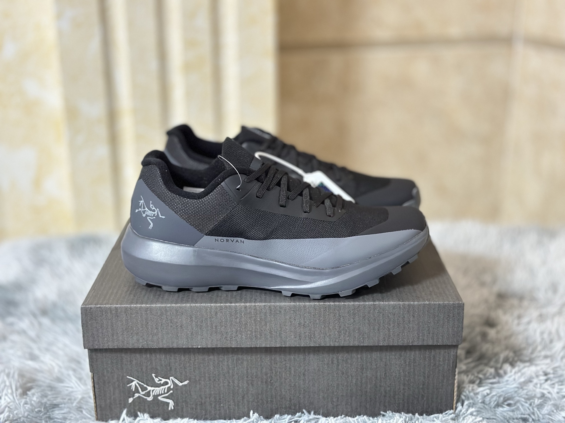 NO:345610,【Bird Home Norvan LD 4 GTX】Long-distance breathable king, the mountains and fields are dry and unimpeded!  Size 39-45 **LD 4 four-way elastic mesh**Three-dimensional braided breathability↑50, dust-repellent quick drying **OthoLiteX55 humidity control insole**Sole humidity drops by 35, antibacterial and stuffy **VibramLiteBase ultra-light large sole** (4mm ear teeth) weight loss 30↑, wetland grabs as stable as a rock, crossing 100 kilometers without sweat, and breathing freely on both feet!  jil sander19860909【鸟家 Norvan LD 4 GTX】长距透气王,山野干爽无阻！ 尺码 39-45  **LD 4四向弹力网面**立体编织透气率↑50,拒尘速干  **OrthoLiteX55湿度控制鞋垫**足底湿度直降35,抗菌防闷  **VibramLiteBase超轻大底**（4mm耳齿）减重30↑,湿地抓地稳如磐  百公里穿越无汗脚,双足自由呼吸！,,jil sander,Men's shoes