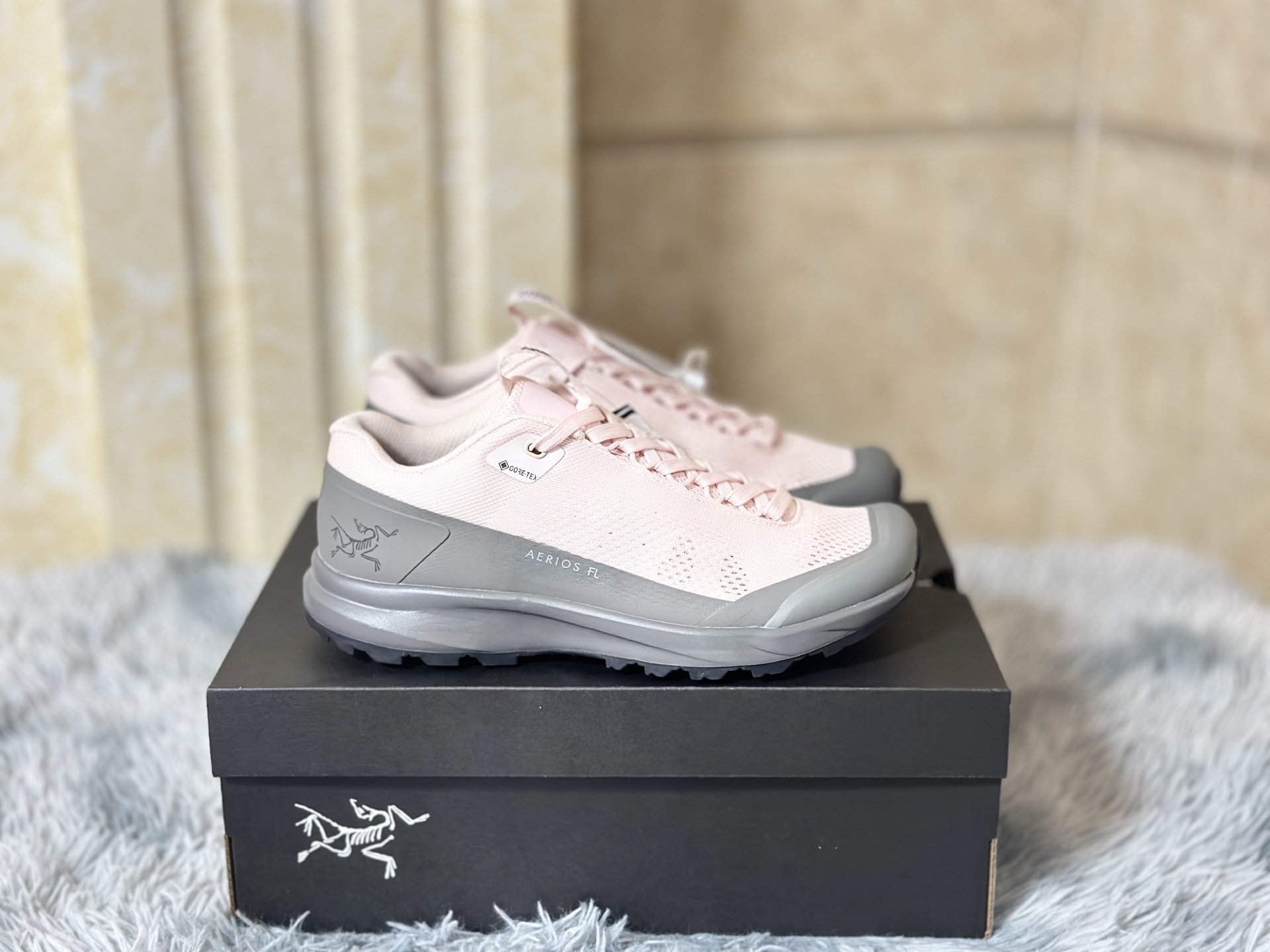 NO:345751,New colors, hot summer style, Os large net breathable Size 36-39 Arc’teryx Aerios AURA low-top shoes combine cutting-edge technology and ultimate craftsmanship, designed for harsh outdoor environments. The shoe adopts a round toe structure, providing excellent toe stretching space and improving the comfort of long-term wear. Its high-density sole combines shock absorption technology to ensure stability and comfort in rough terrain. The anti-slip and wear-resistant performance gives strong grip, and can easily cope with complex terrain, perfectly interprets the balance between professional and comfortable.,arc’teryx19860909新色 夏季爆款 Os大网透气 尺码36-39 Arc’teryx始祖鸟Aerios AURA低帮鞋融合前沿技术与极致工艺,专为严苛户外环境设计.鞋款采用圆头结构,提供卓越的脚趾舒展空间,提升长时间穿着的舒适性.其高密度鞋底结合减震科技,确保在崎岖地形下的稳定性与舒适性.防滑耐磨的性能赋予强大抓地力,即使面对复杂地形,也能轻松应对,完美诠释专业与舒适的平衡.,arc'teryx,Men's shoes