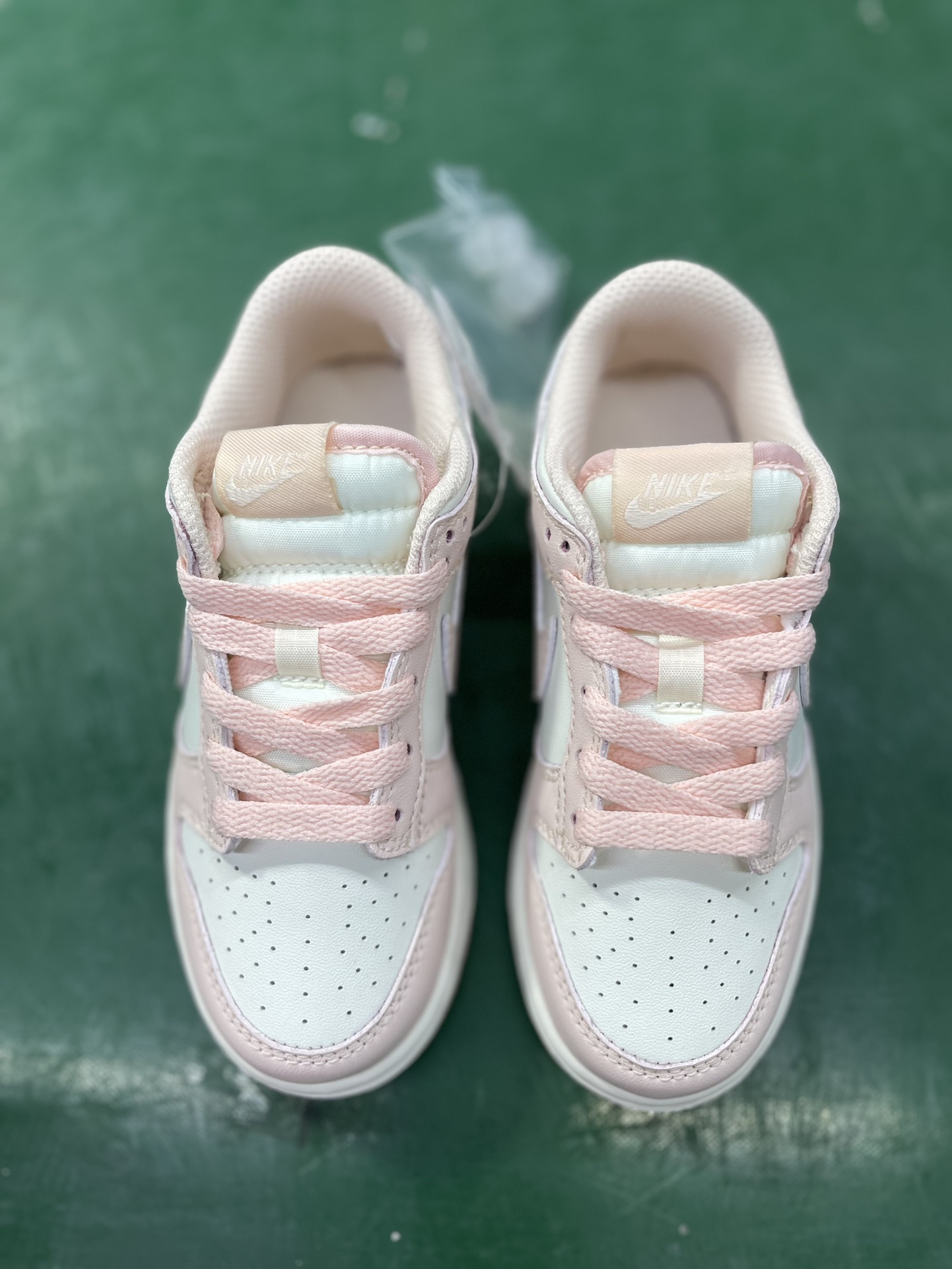 特价清货 🛑📣补货入仓！
童鞋dunk 樱花粉
C版大厂出品，比市面小厂童鞋品质好太多了！
尺码27.5