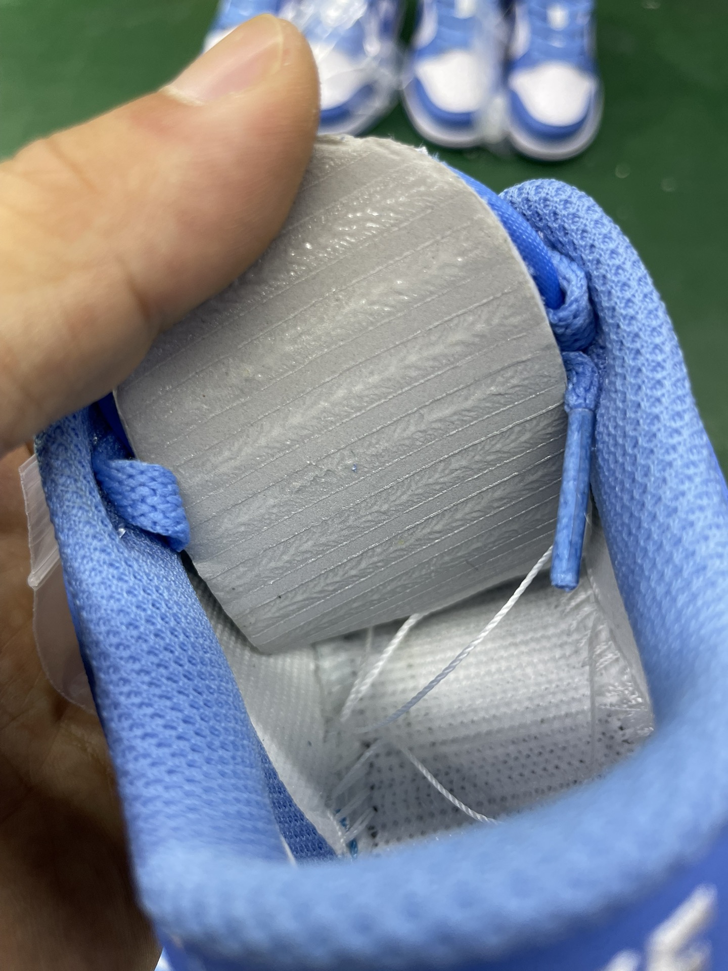 特价清货 🛑📣补货入仓！
童鞋dunk 北卡蓝
C版大厂出品，比市面小厂童鞋品质好太多了！
尺码27.5
