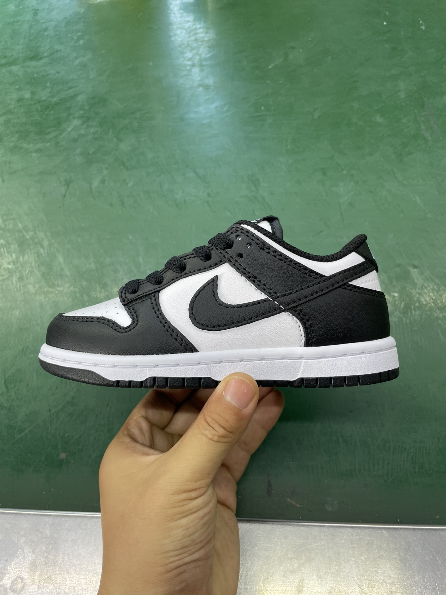 特价清货 🛑📣补货入仓！
童鞋dunk 黑白熊猫
C版大厂出品，比市面小厂童鞋品质好太多了！
尺码27.