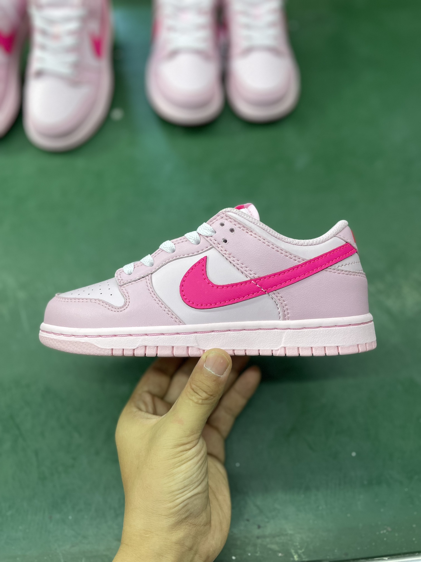 特价清货 🛑🆕新品出货‼️
童鞋dunk 粉色
C版大厂出品，比市面小厂童鞋品质好太多了！
DH9756