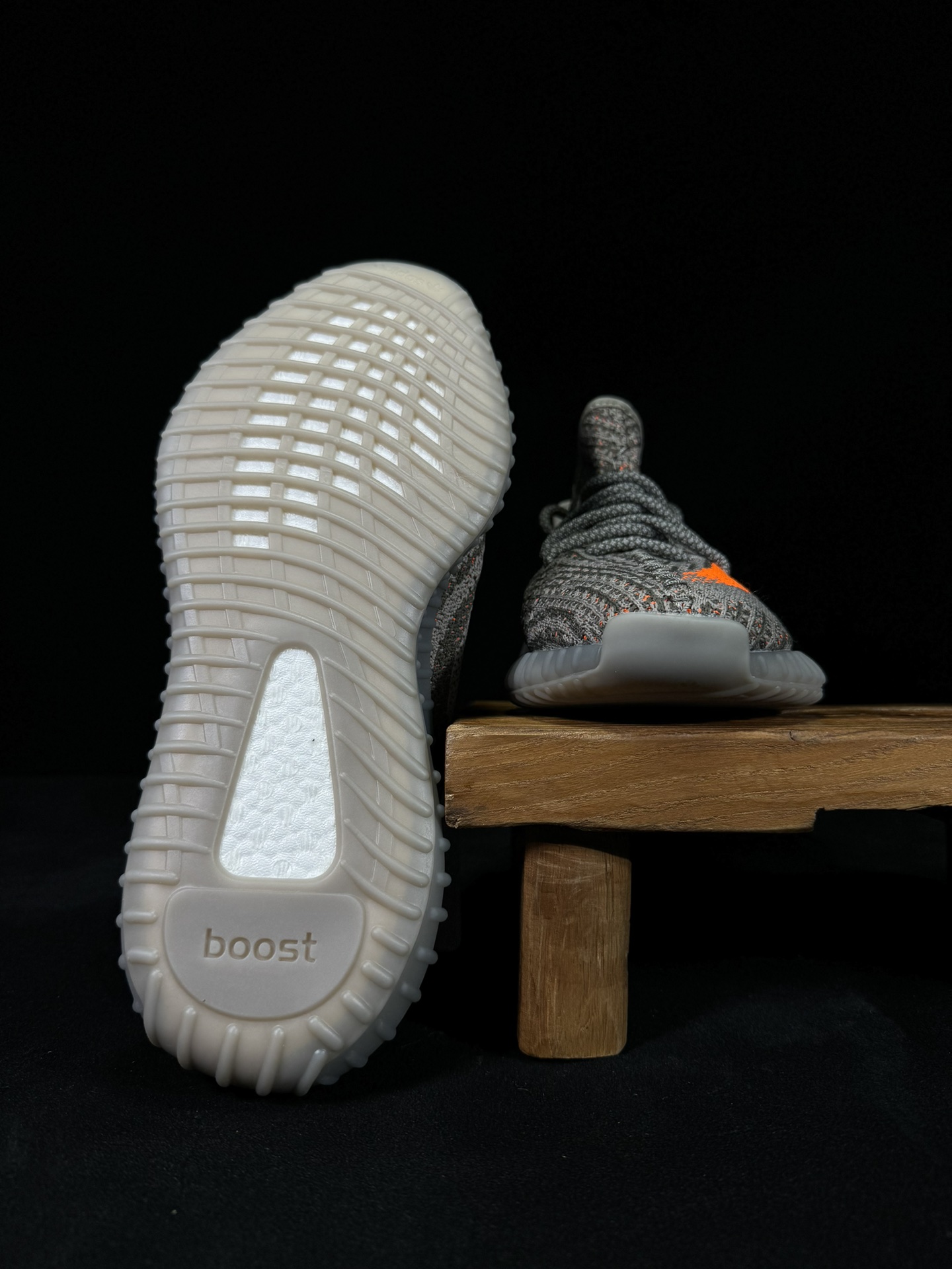 Yeezy 350V2 老灰橙1.0！（限定天使）市面椰子销量NO.1 真遥遥领先！百万级销量，最强性价