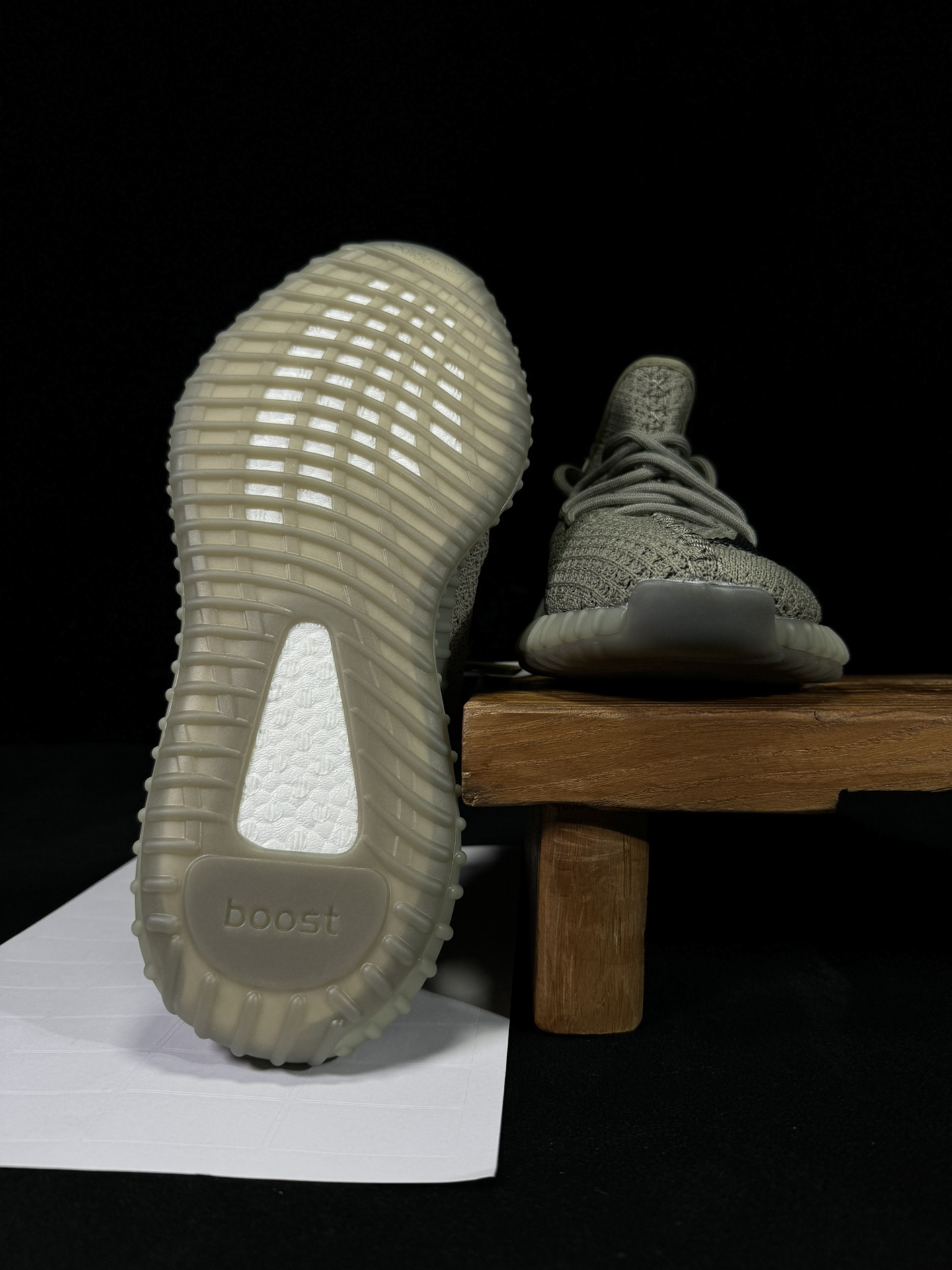 Yeezy350V2灰黑！限定天使市面椰子销量NO.1真遥遥领先！百万级销量最强性价比版本没有之一！7年