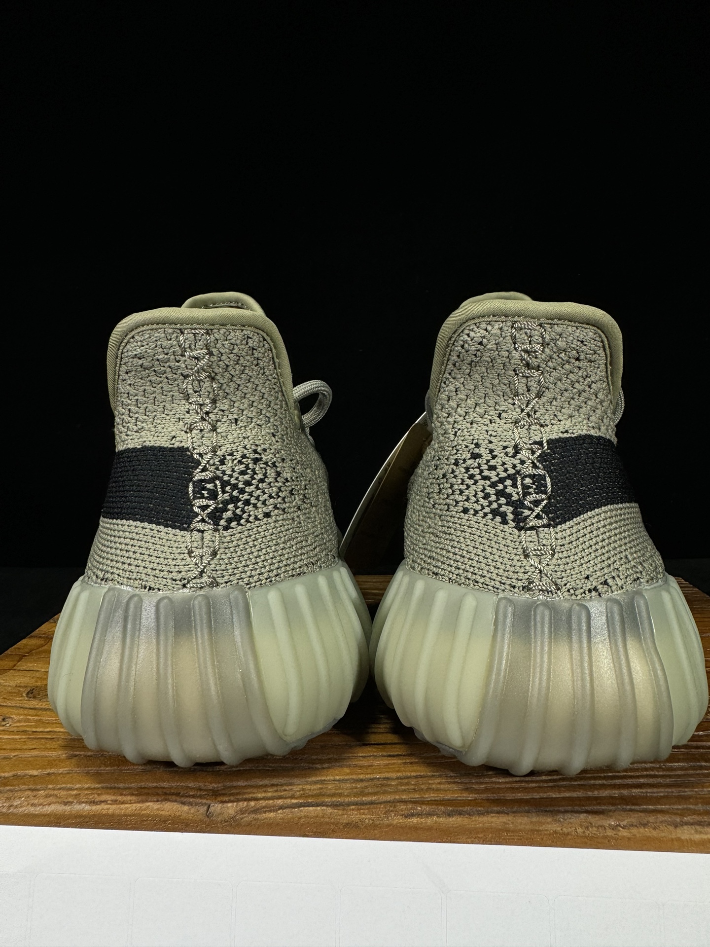 Yeezy350V2灰黑！限定天使市面椰子销量NO.1真遥遥领先！百万级销量最强性价比版本没有之一！7年