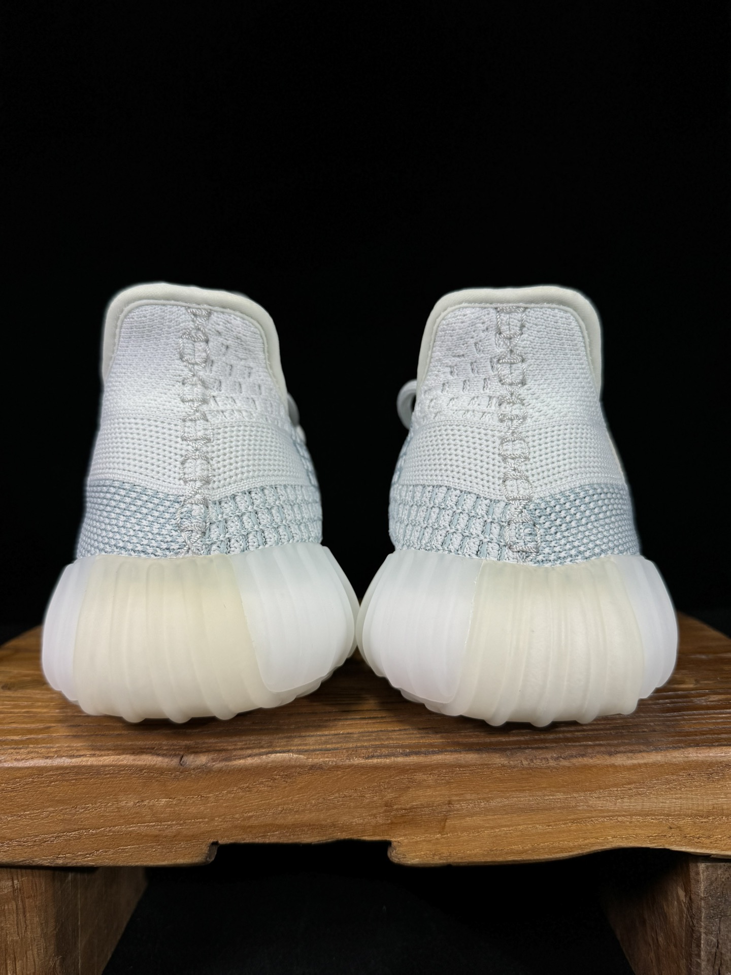 Yeezy350V2冰蓝！限定天使市面椰子销量NO.1真遥遥领先！百万级销量最强性价比版本没有之一！7年